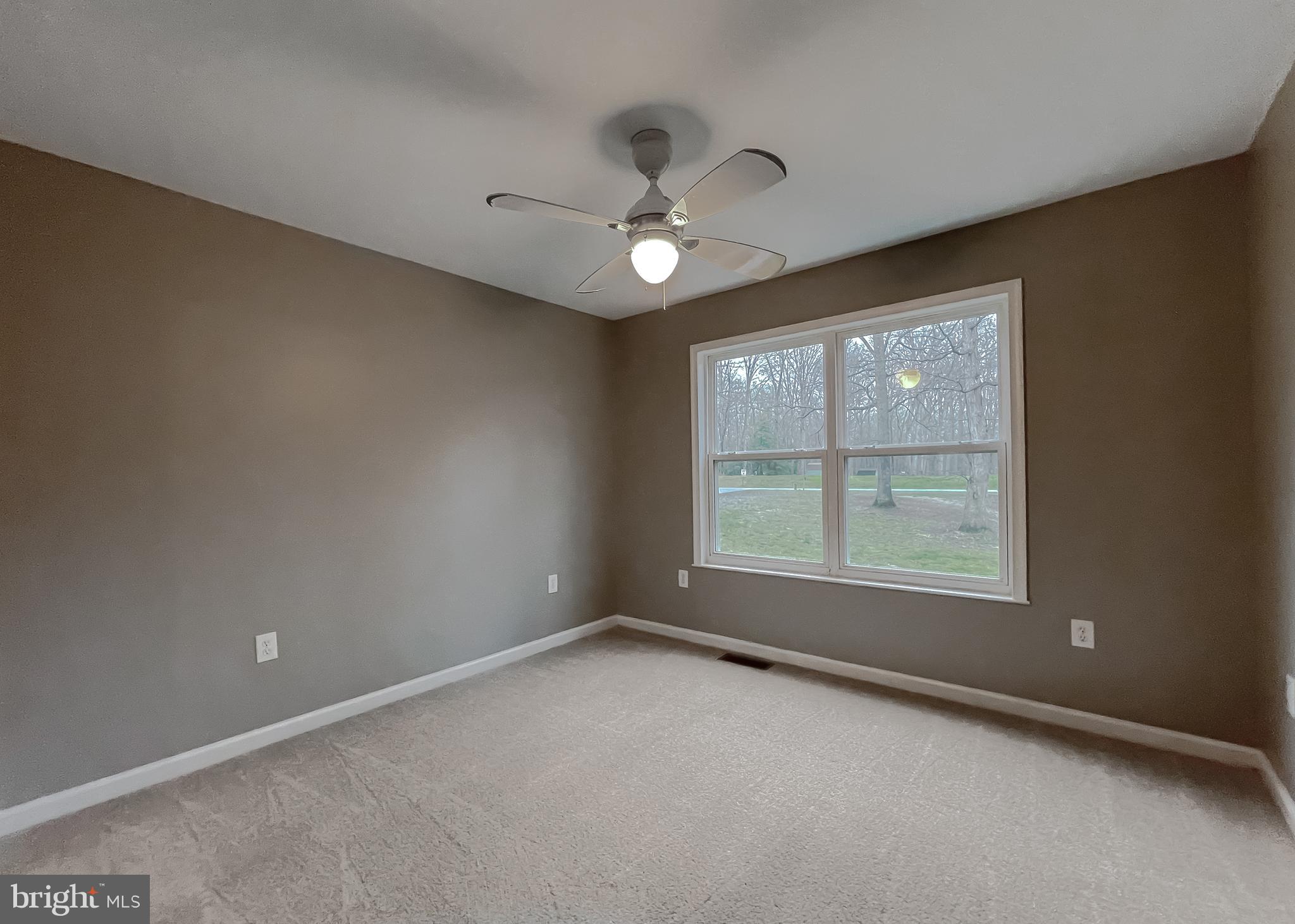 COUNTRY LAKES - Residential