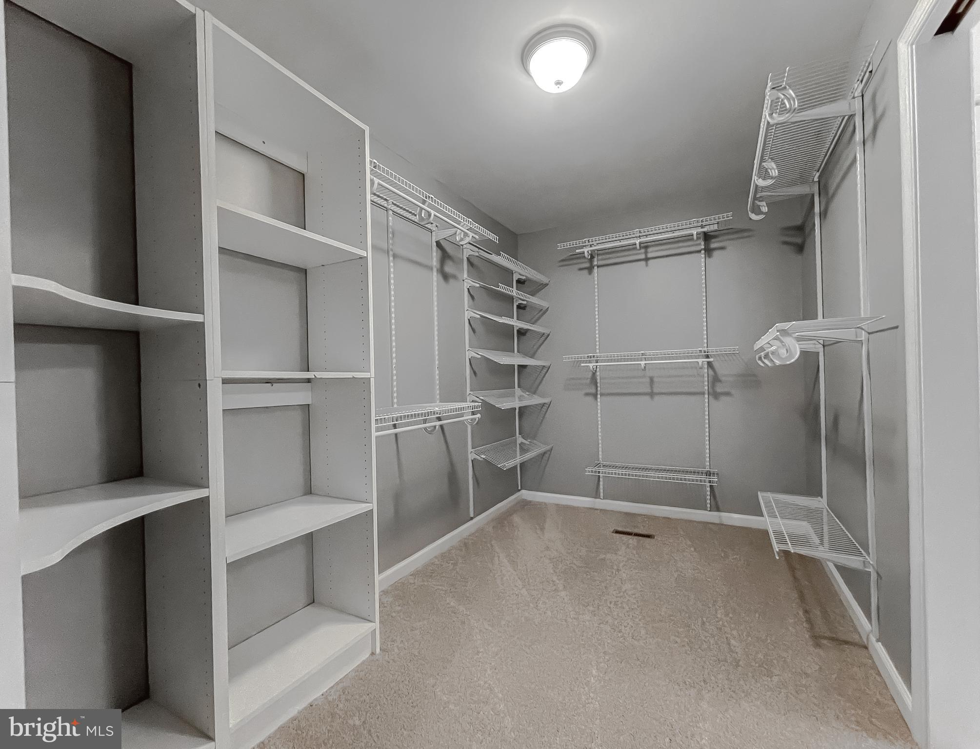 COUNTRY LAKES - Residential