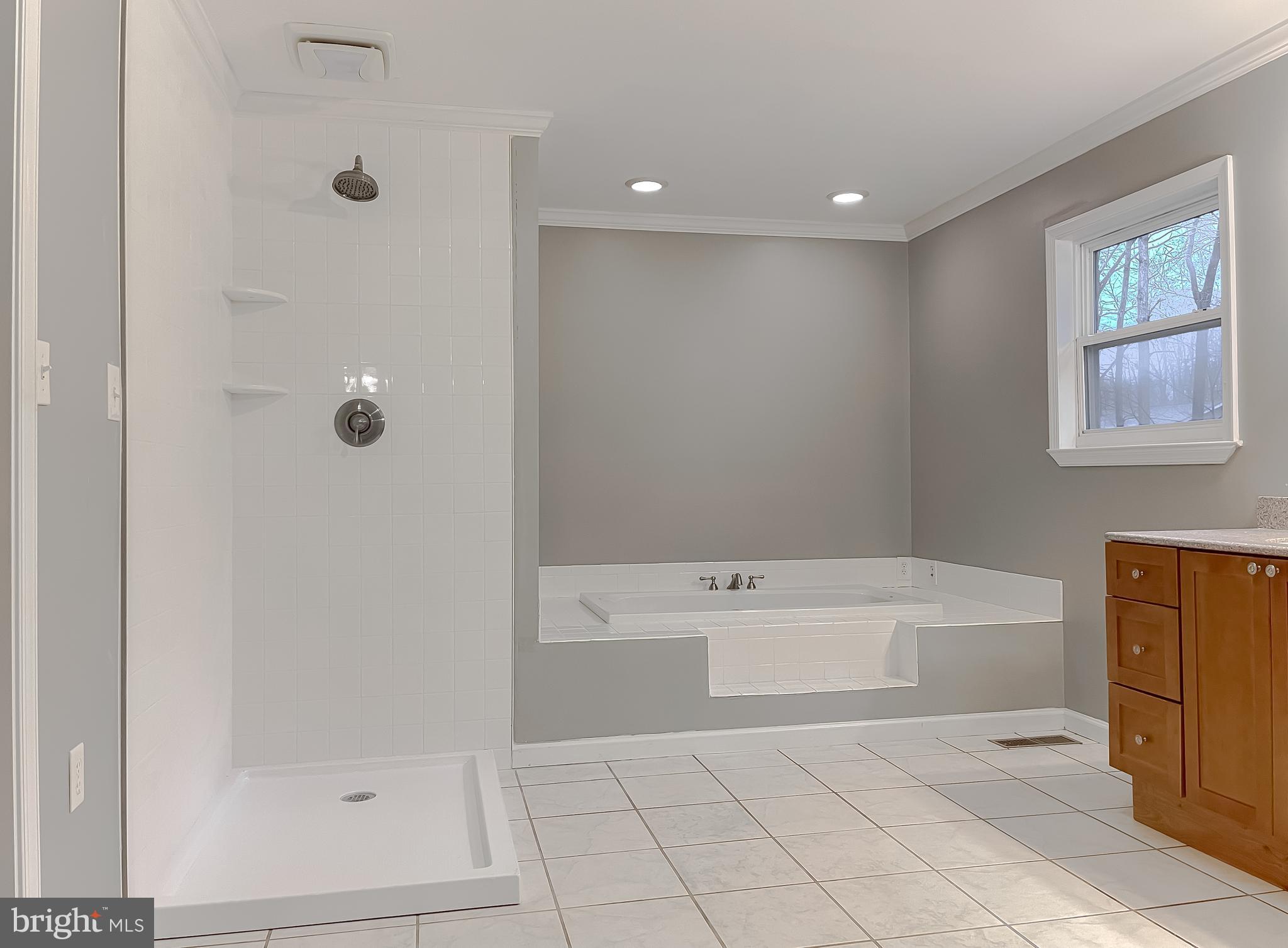 COUNTRY LAKES - Residential