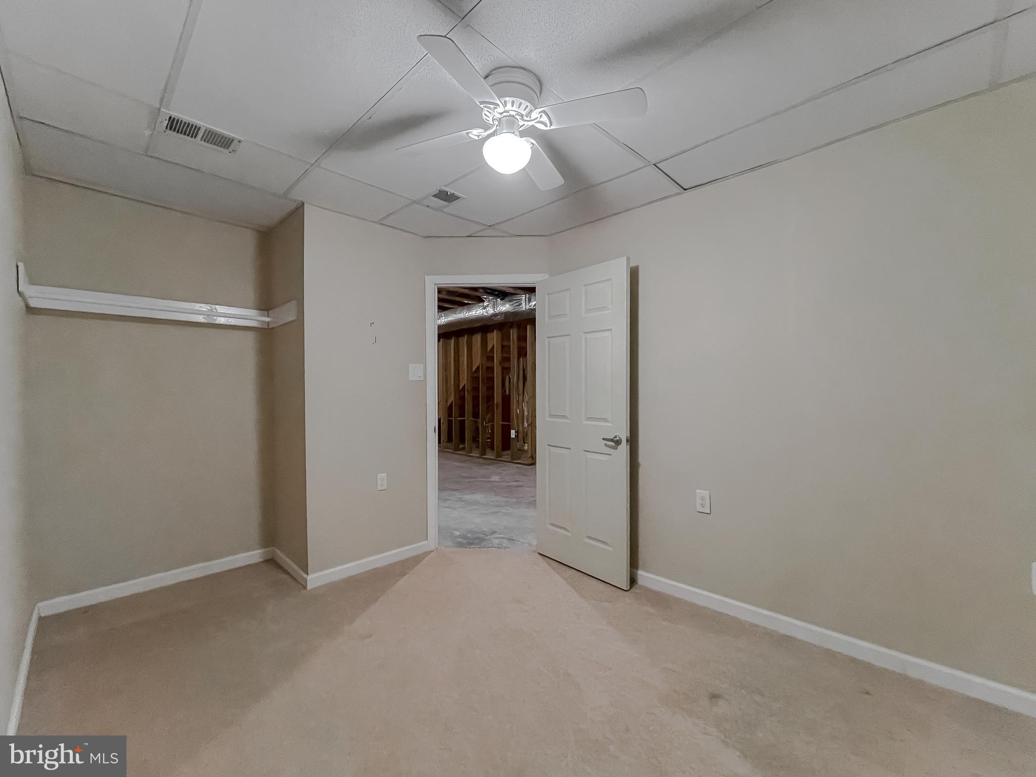 COUNTRY LAKES - Residential