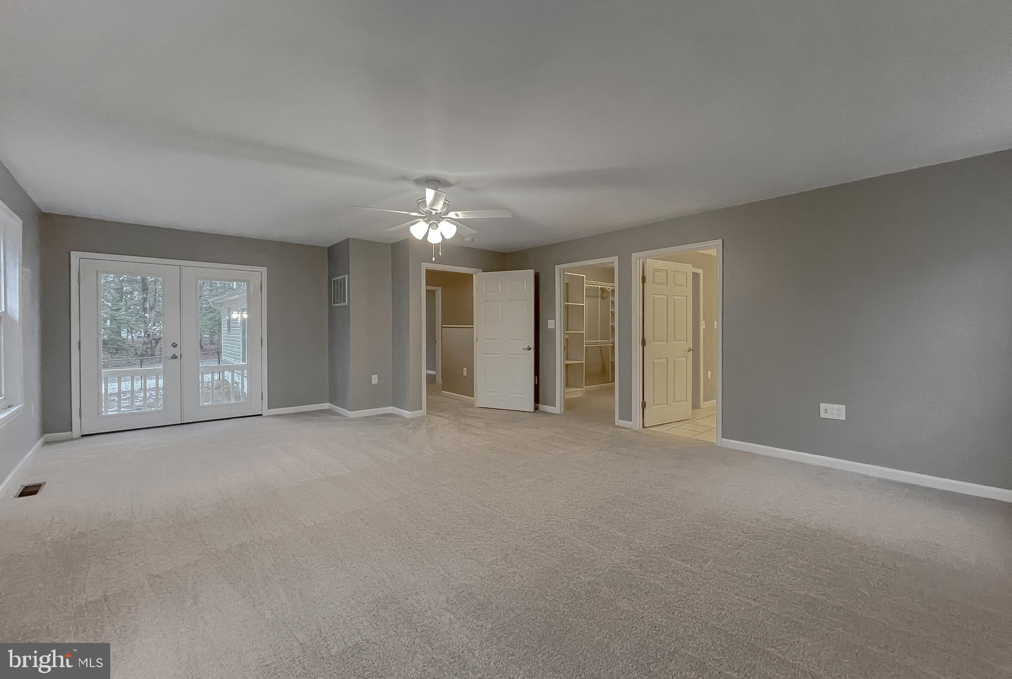 COUNTRY LAKES - Residential