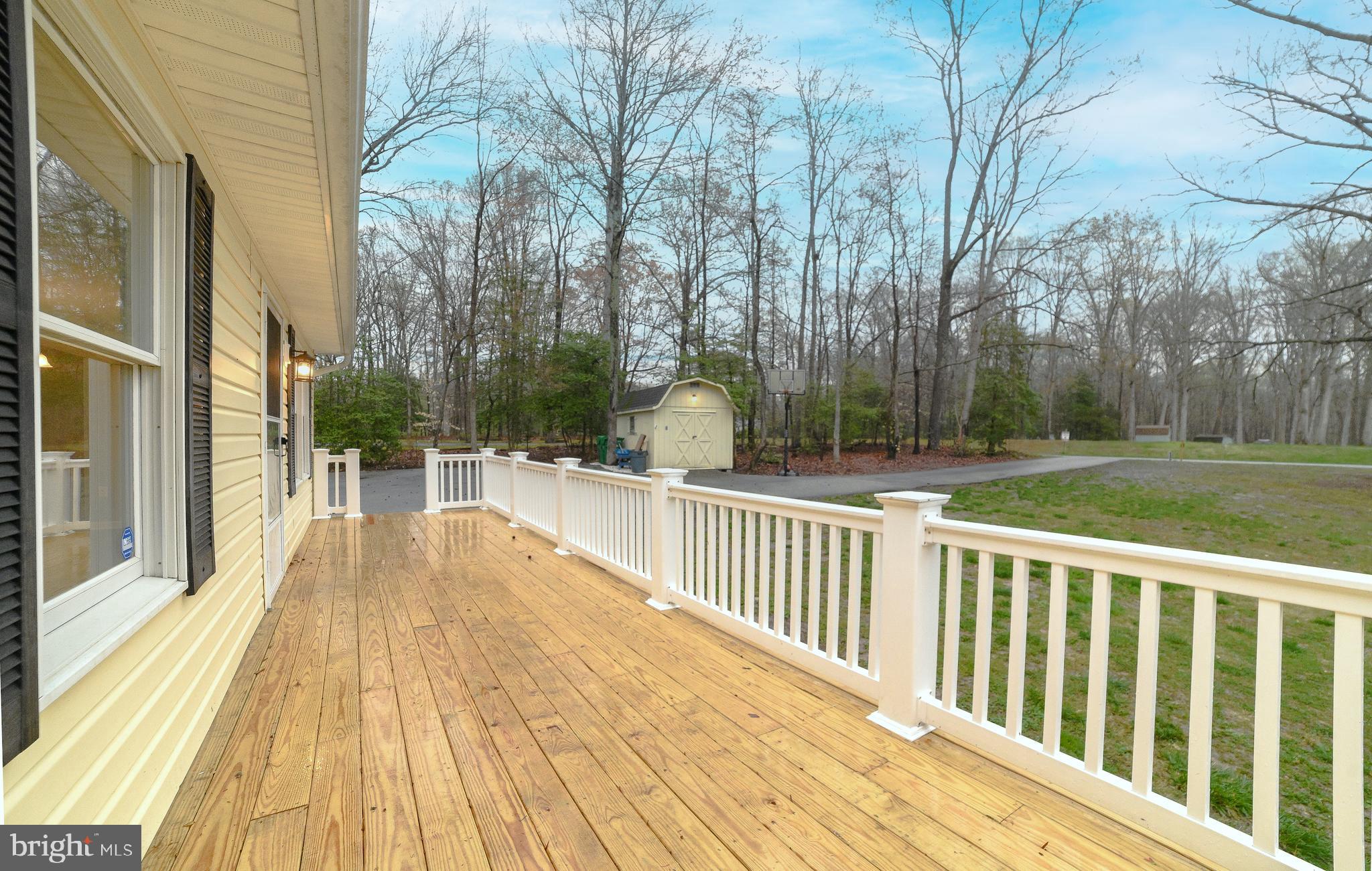 COUNTRY LAKES - Residential