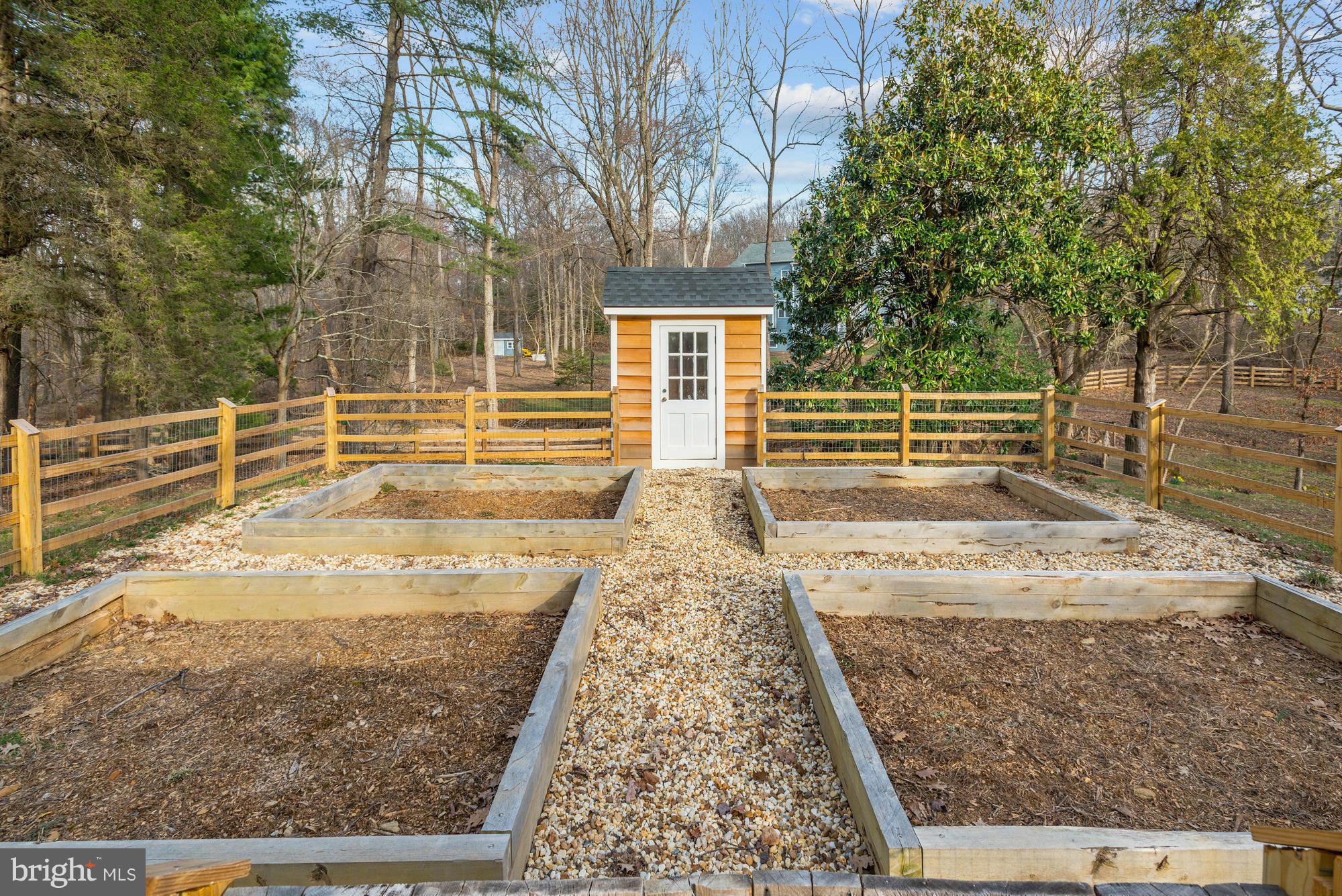 THREE SWALLOWS FARM - Residential