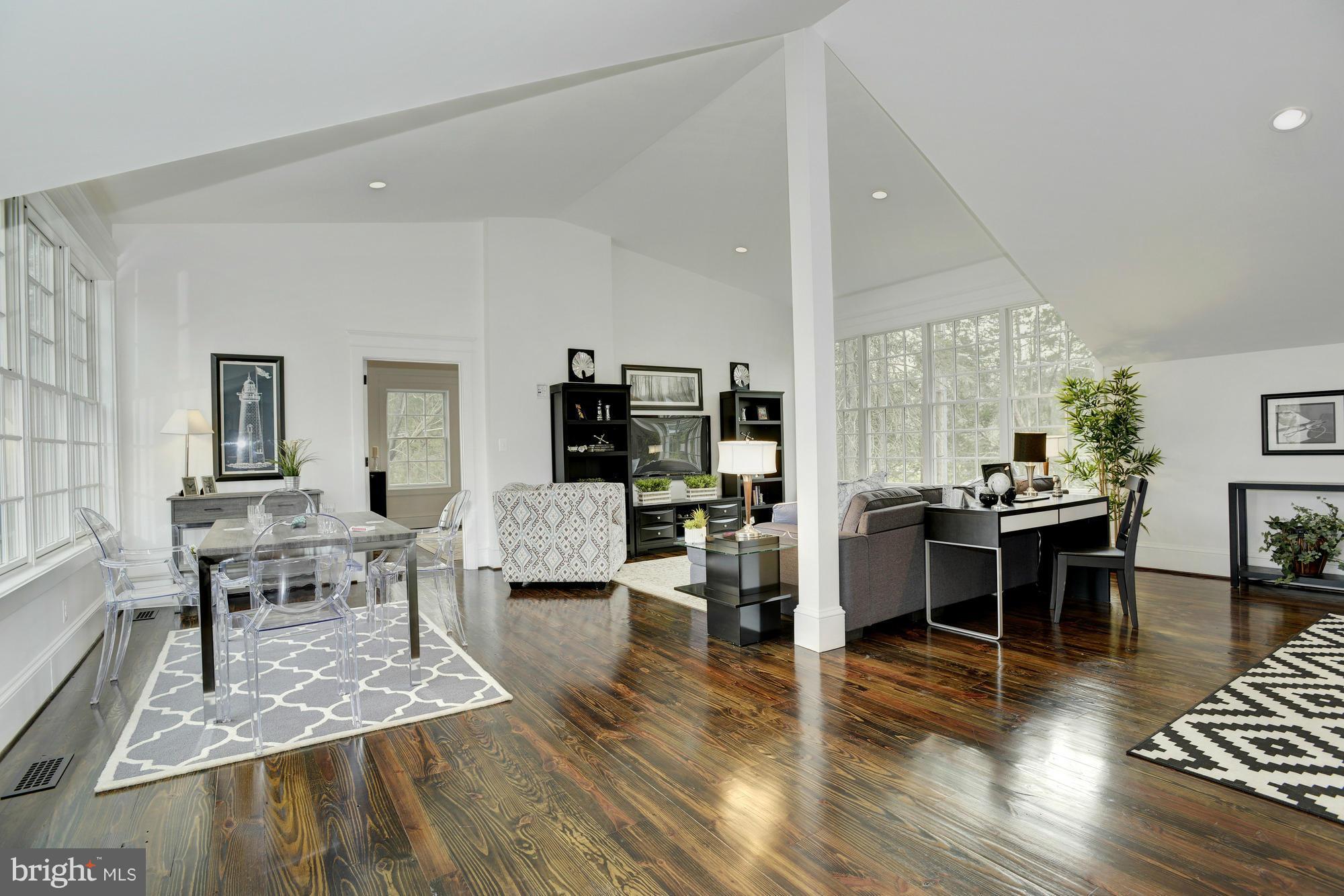 THREE SWALLOWS FARM - Residential