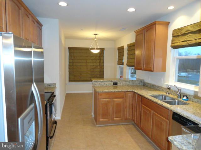 OYSTER BAY CONDOMINIUMS - Residential Lease