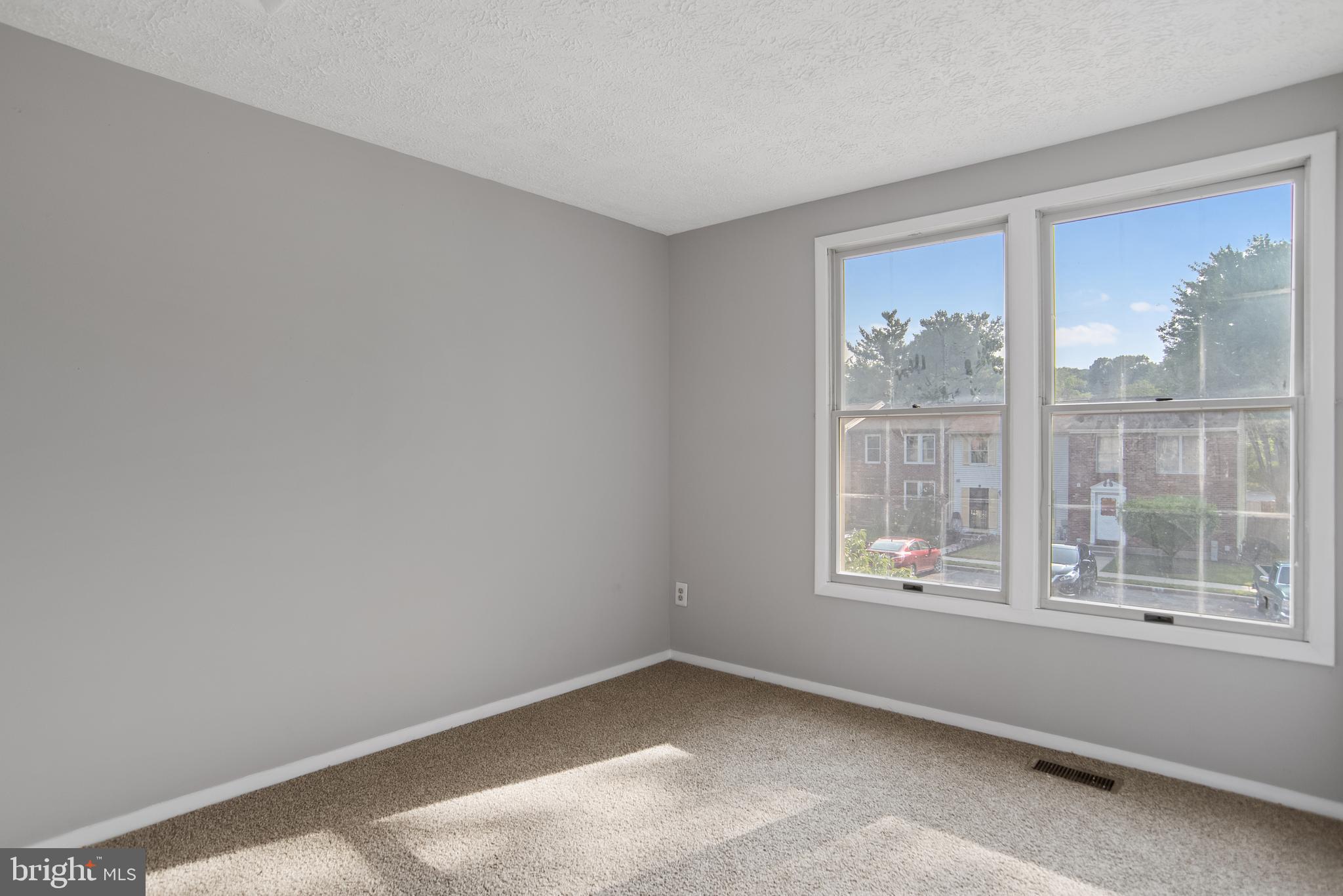 WOODS EDGE TOWNHOME CONDOMINIUMS - Residential