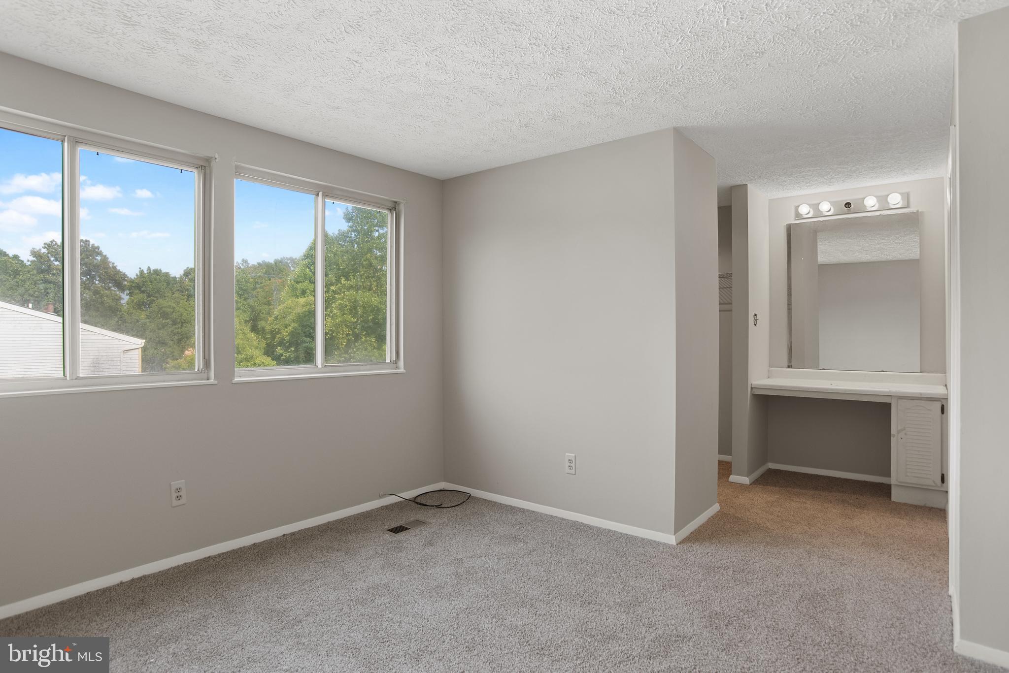 WOODS EDGE TOWNHOME CONDOMINIUMS - Residential