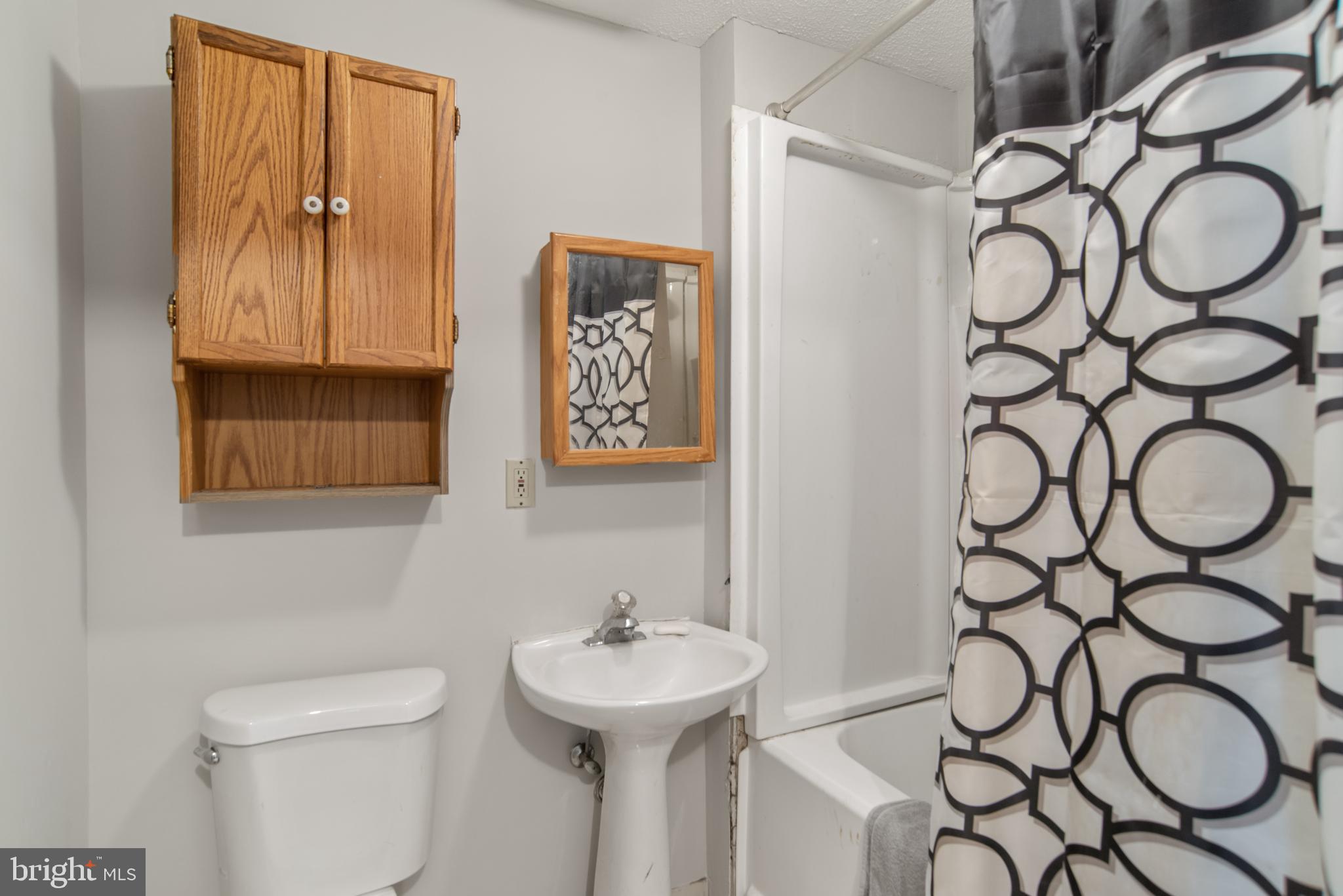 WOODS EDGE TOWNHOME CONDOMINIUMS - Residential