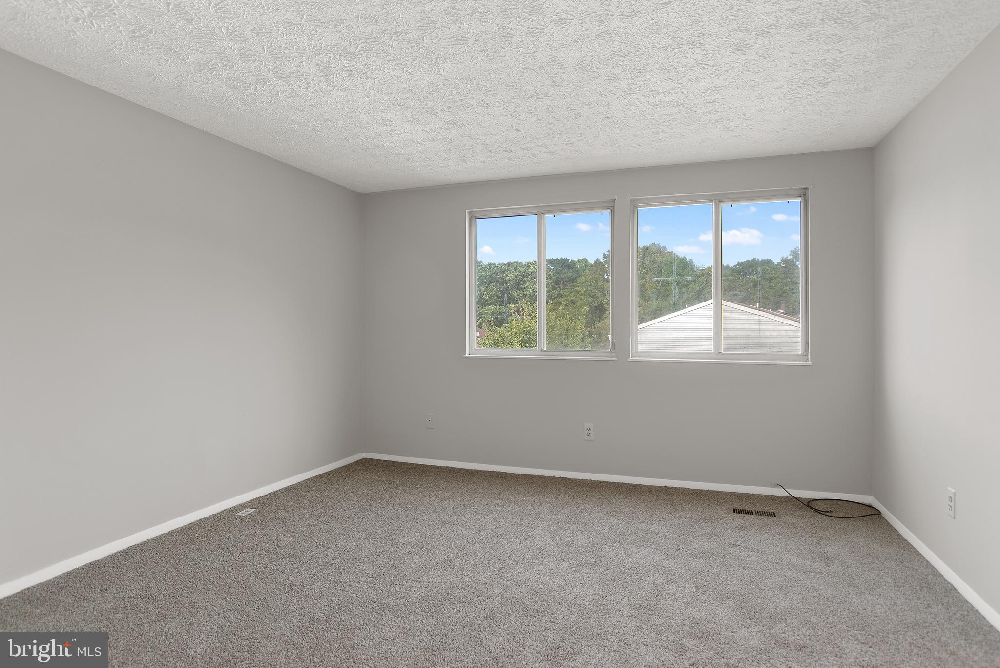 WOODS EDGE TOWNHOME CONDOMINIUMS - Residential