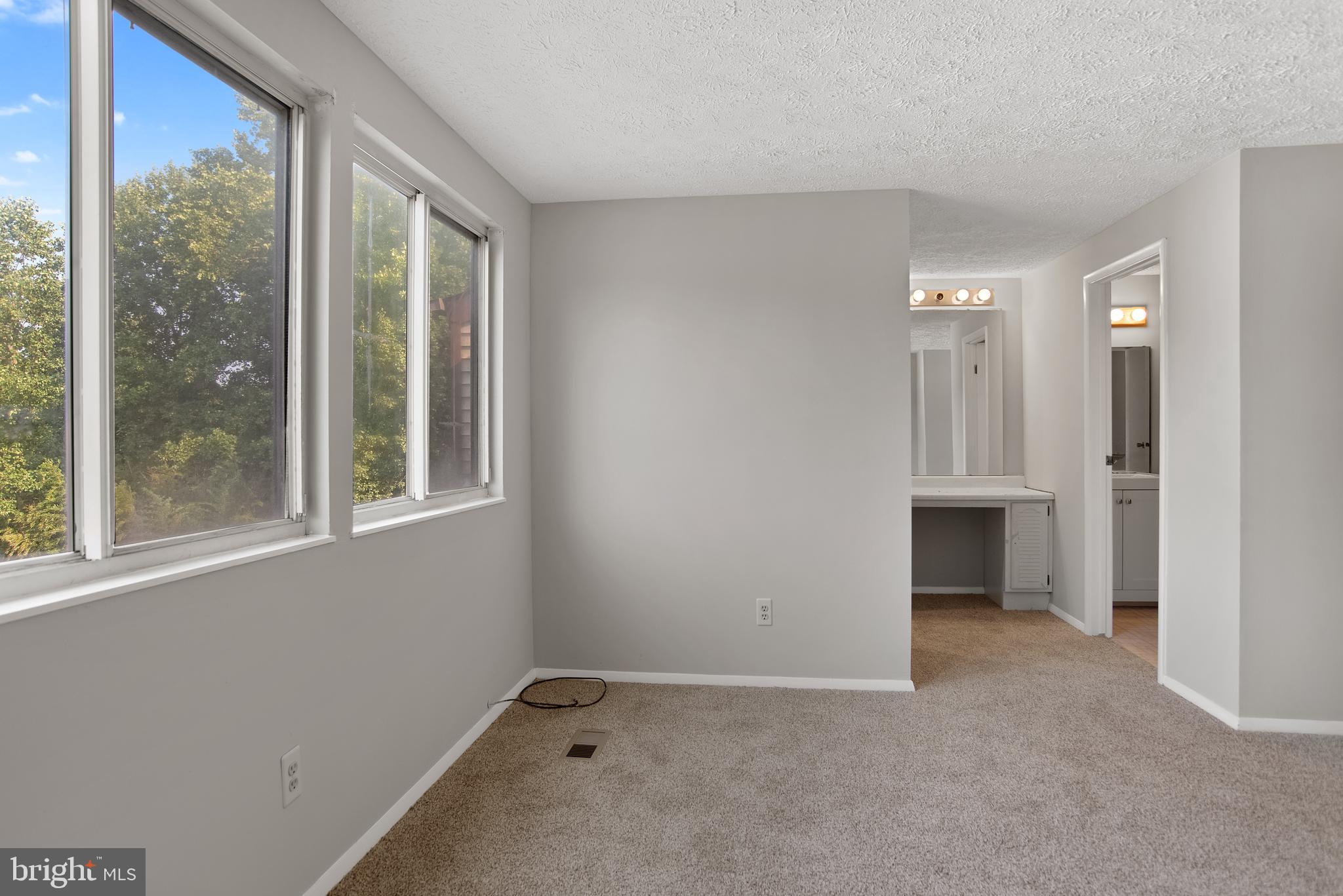 WOODS EDGE TOWNHOME CONDOMINIUMS - Residential