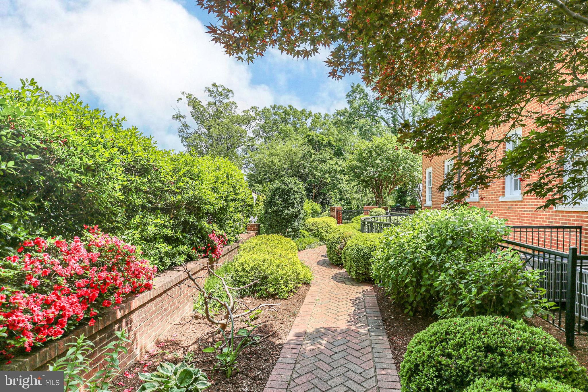 WESTMONT - Residential