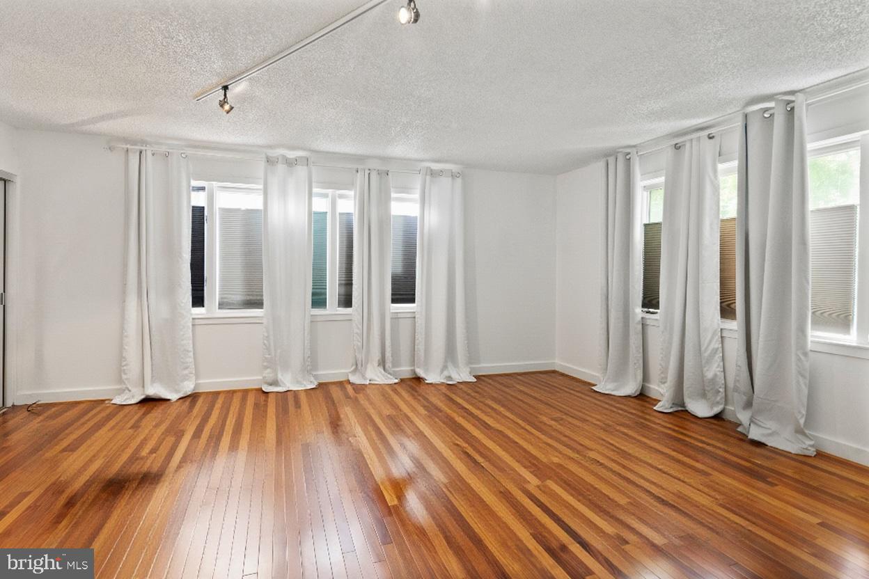 ELKINS PARK - Residential