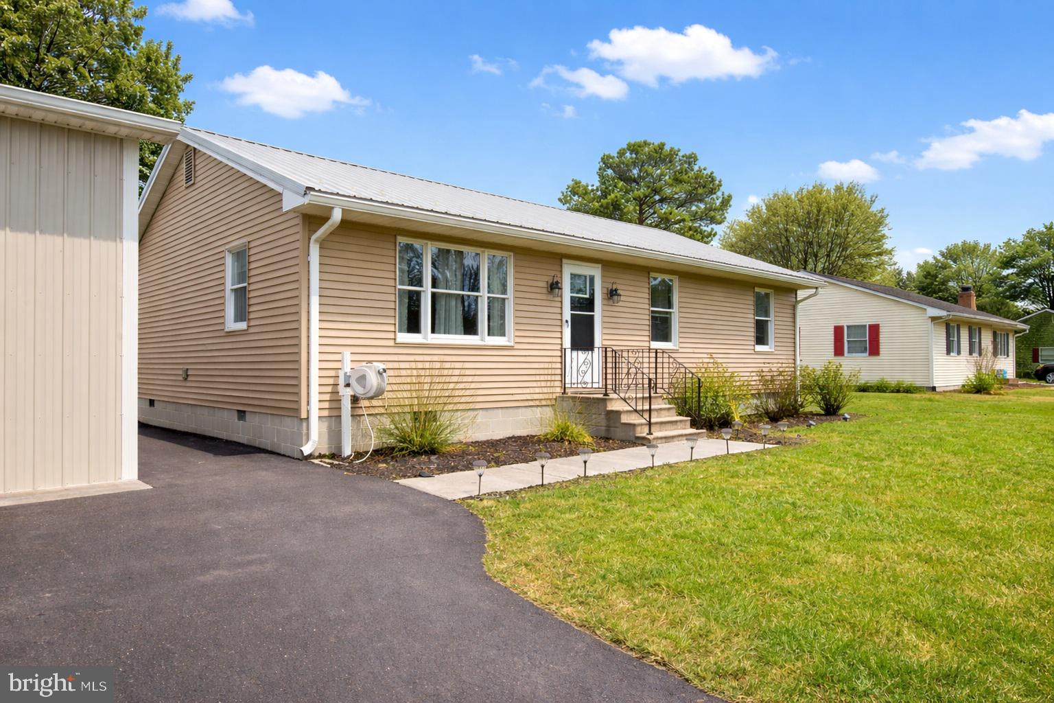 611 EVANS DRIVE