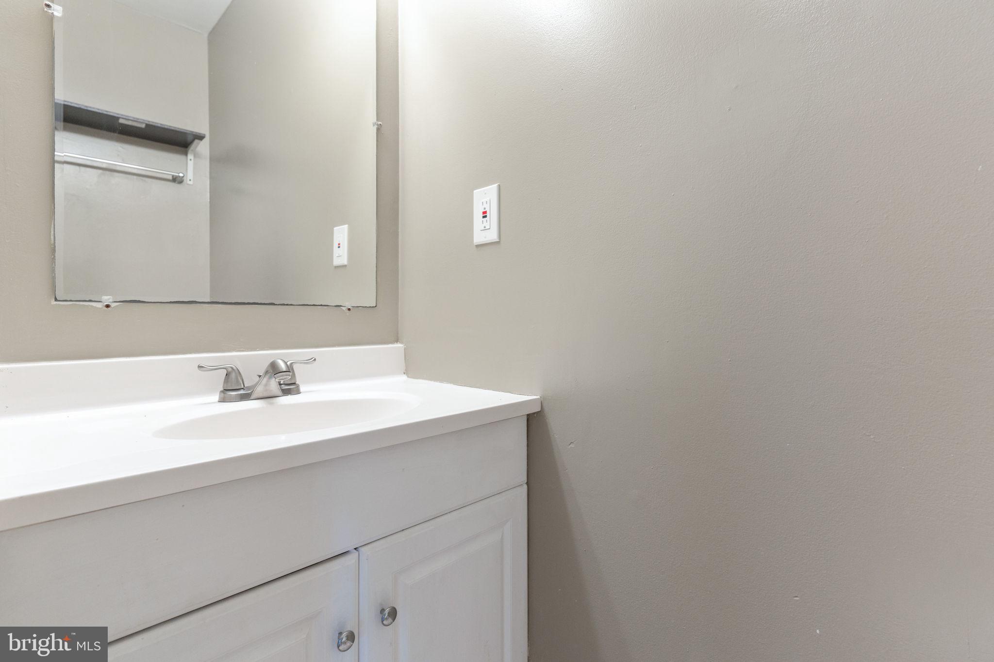 ST CHARLES SUB - HAMPSHIRE - Residential Lease