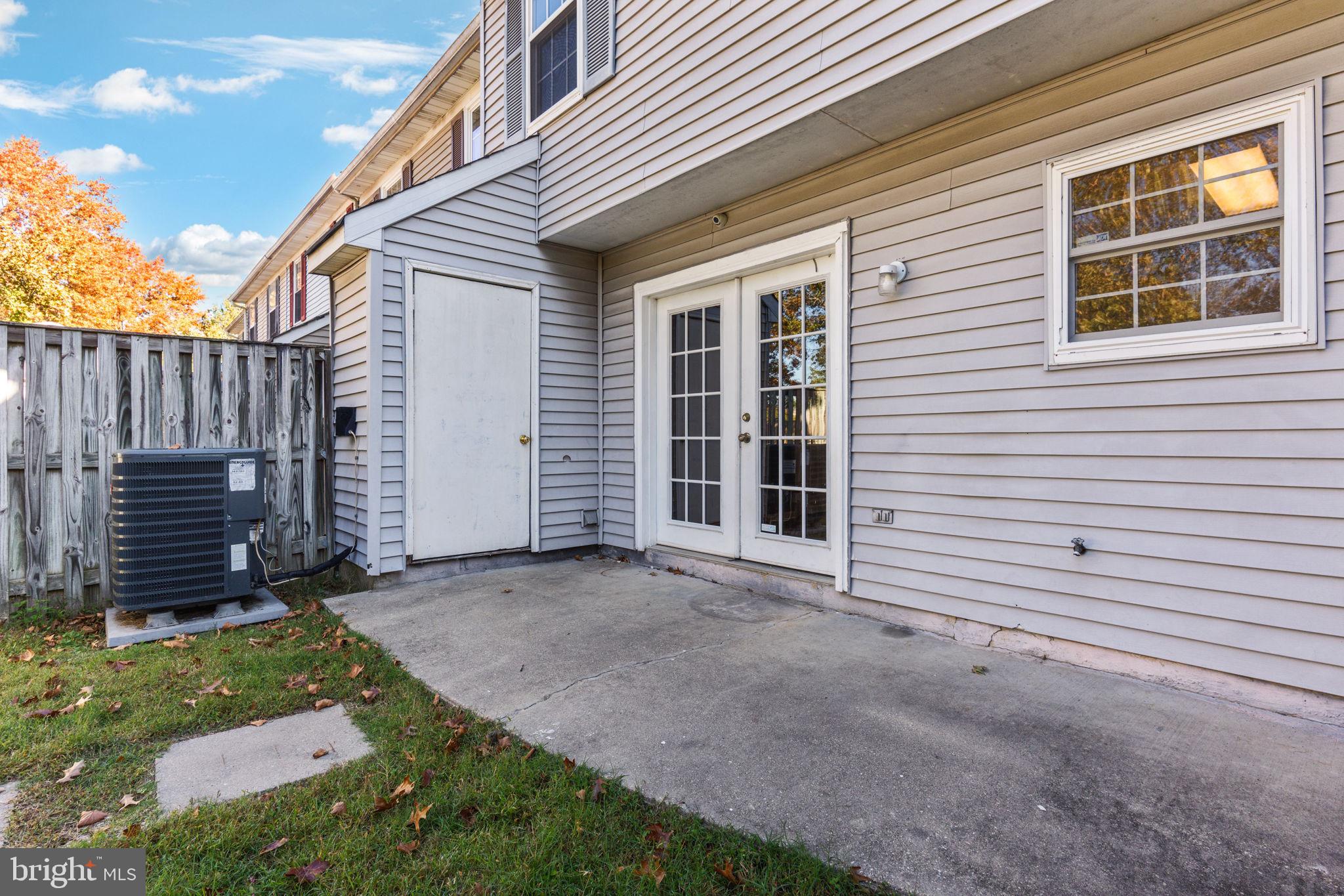 ST CHARLES SUB - HAMPSHIRE - Residential Lease