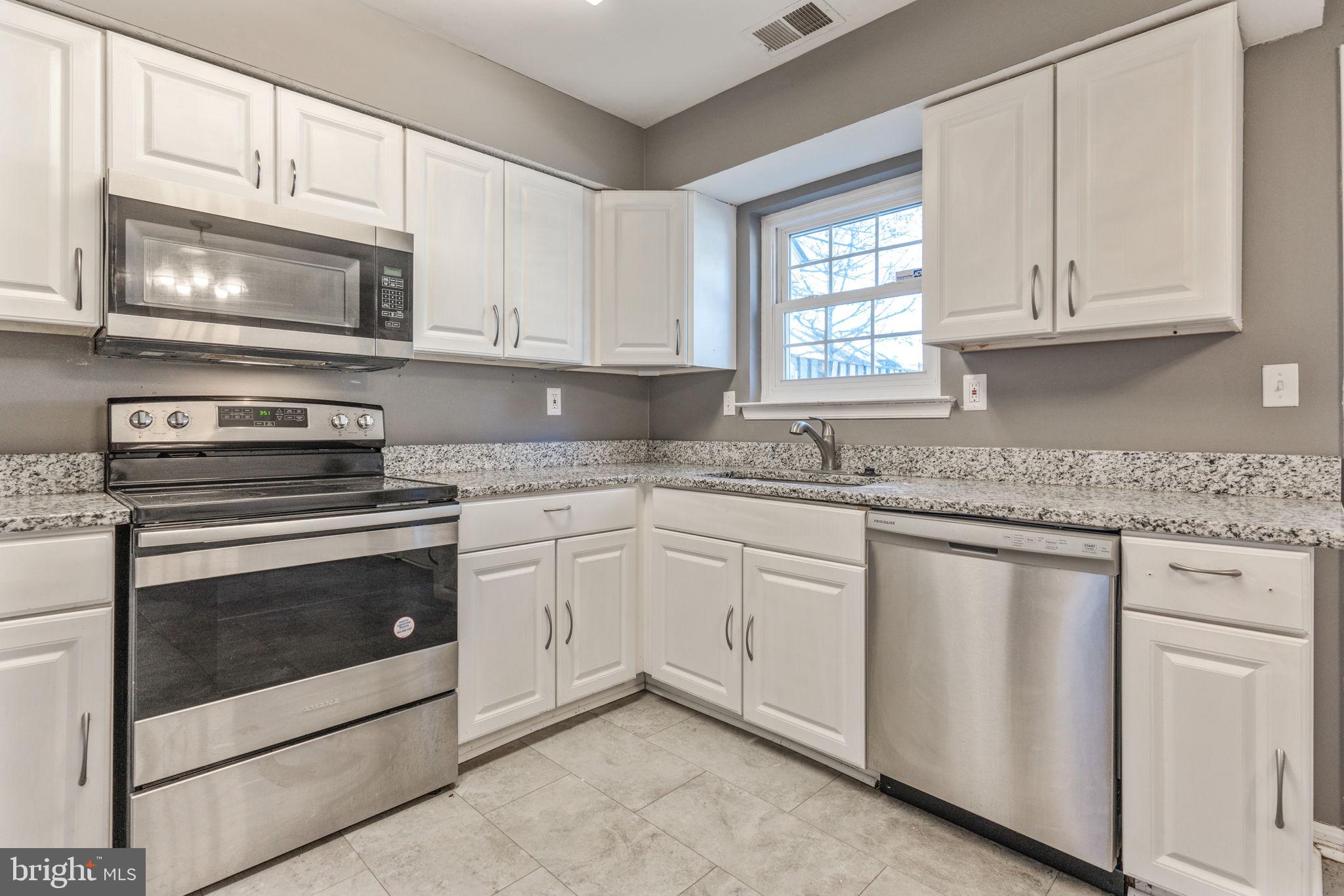 ST CHARLES SUB - HAMPSHIRE - Residential Lease