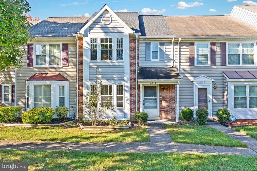 This three-bedroom, two-and-a-half-bath townhome boasts engineered wood flooring throughout. The owner's suite features a large closet and an en suite bathroom, complete with a vanity area, linen closet, and a bathtub/shower adorned with designer ceramic tiles. The residence provides spacious secondary rooms, along with a washer/dryer. Outdoors: the property includes a fenced yard and an attached shed. Its prime location is next to top-rated elementary and middle schools, surrounded by numerous walking trails. Conveniently, it's a mere 20-minute drive from Washington D.C., Andrews Air Force Base, and the Capital Beltway, plus it's close to Waldorf's premier shopping destinations.