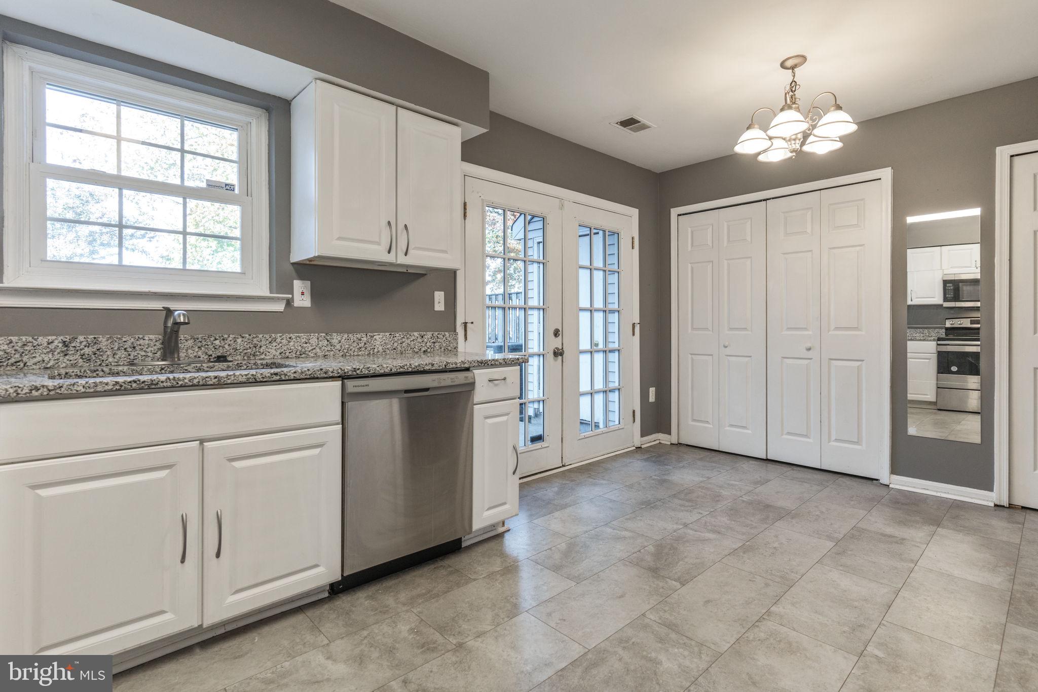 ST CHARLES SUB - HAMPSHIRE - Residential Lease