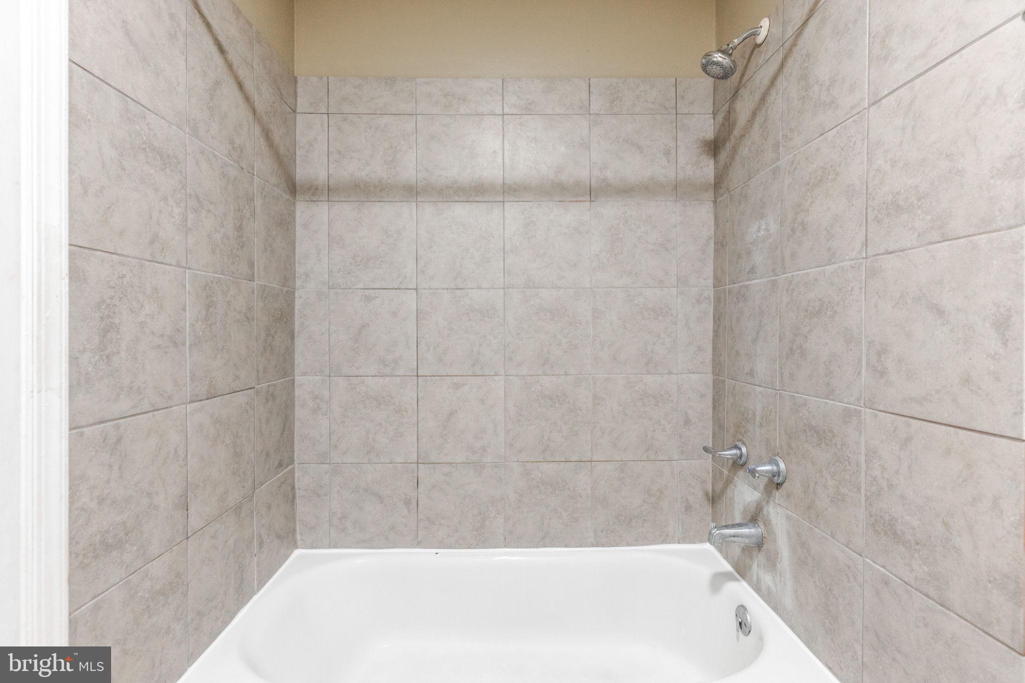 ST CHARLES SUB - HAMPSHIRE - Residential Lease