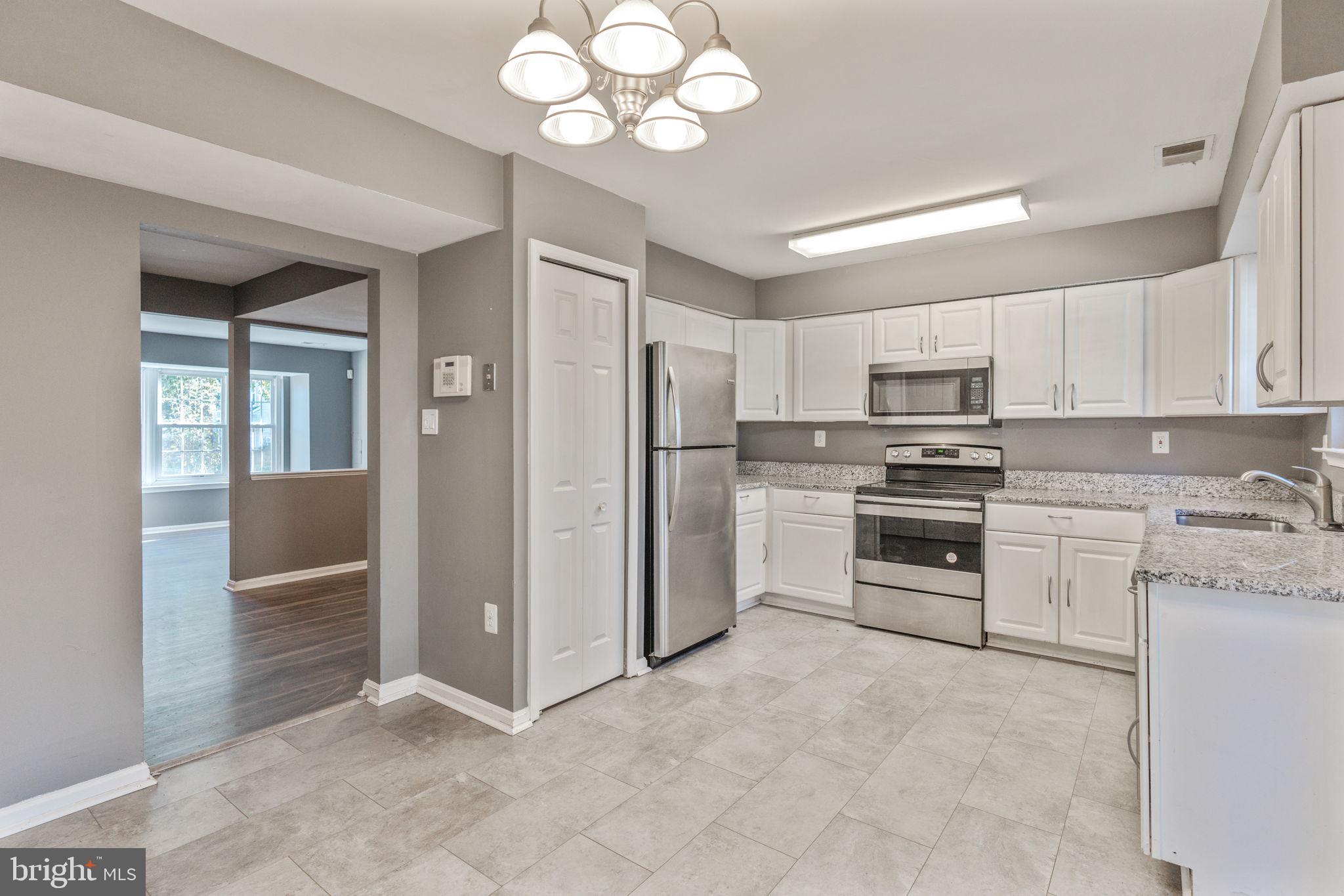 ST CHARLES SUB - HAMPSHIRE - Residential Lease