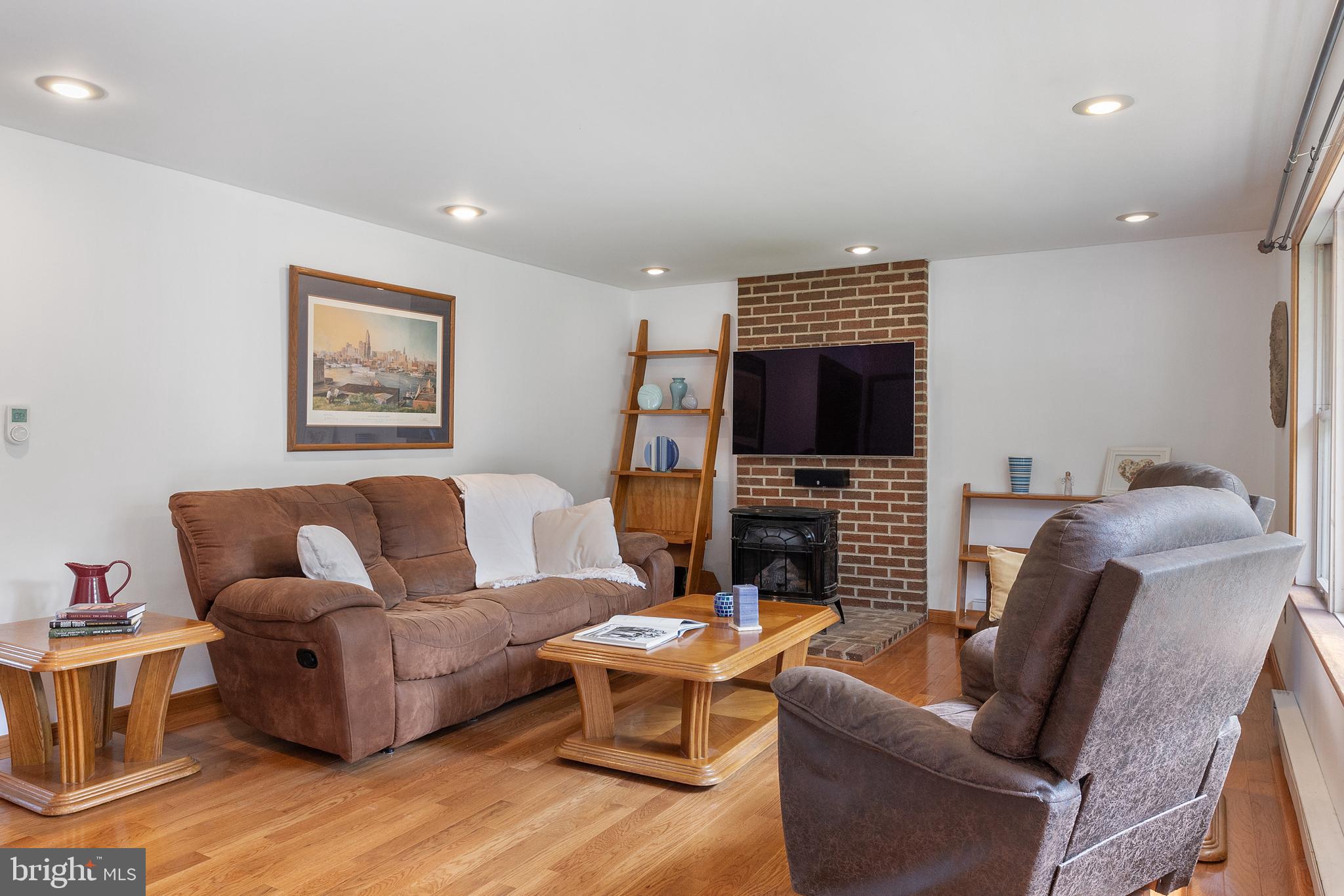 518 LAUREL ROAD