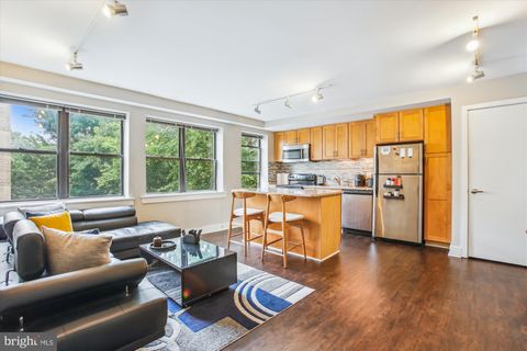 212 OAKWOOD STREET SE 211 WASHINGTON DC 20032