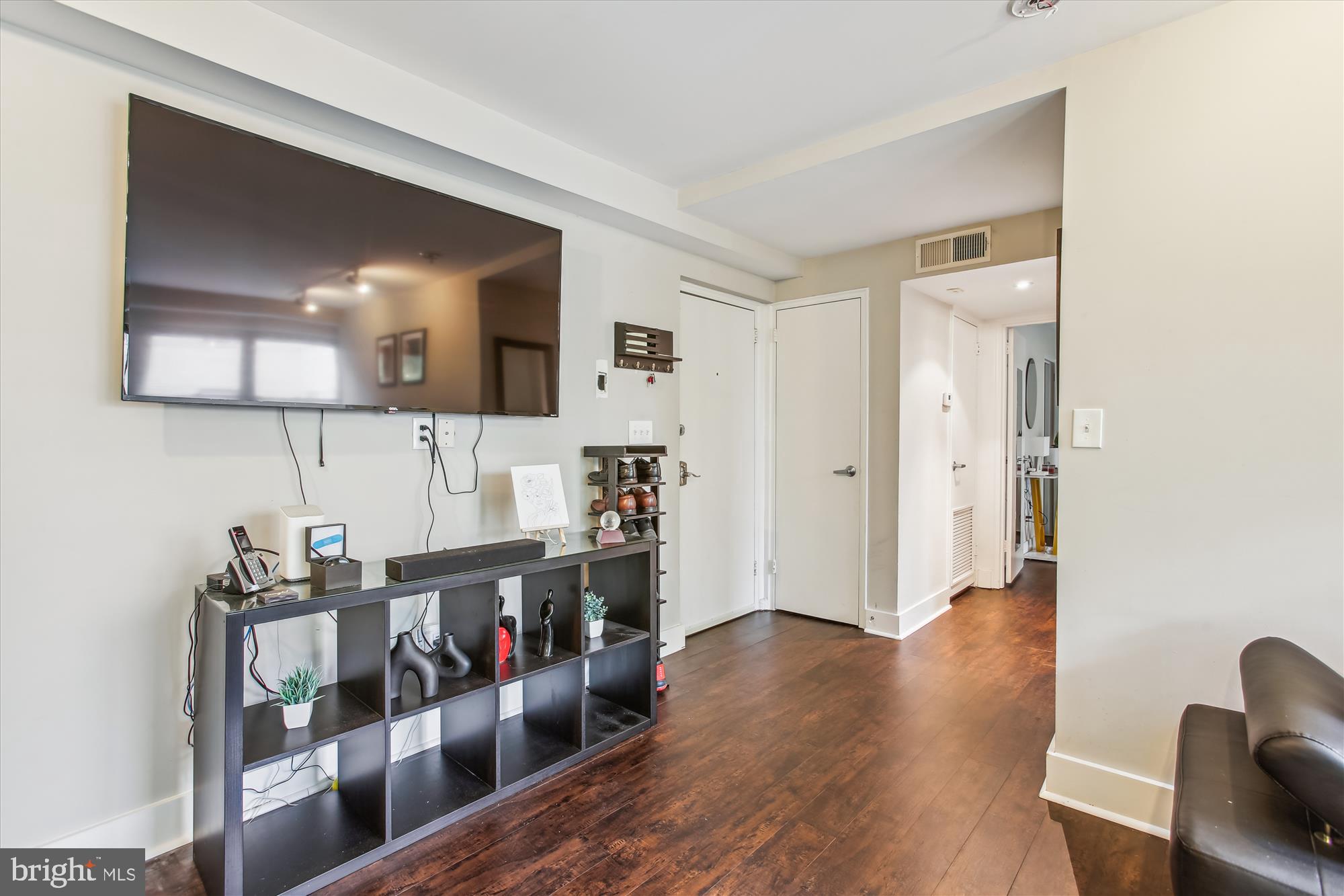 212 OAKWOOD STREET SE 211