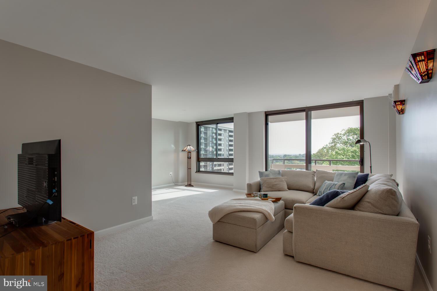 ENCORE OF MCLEAN - Residential