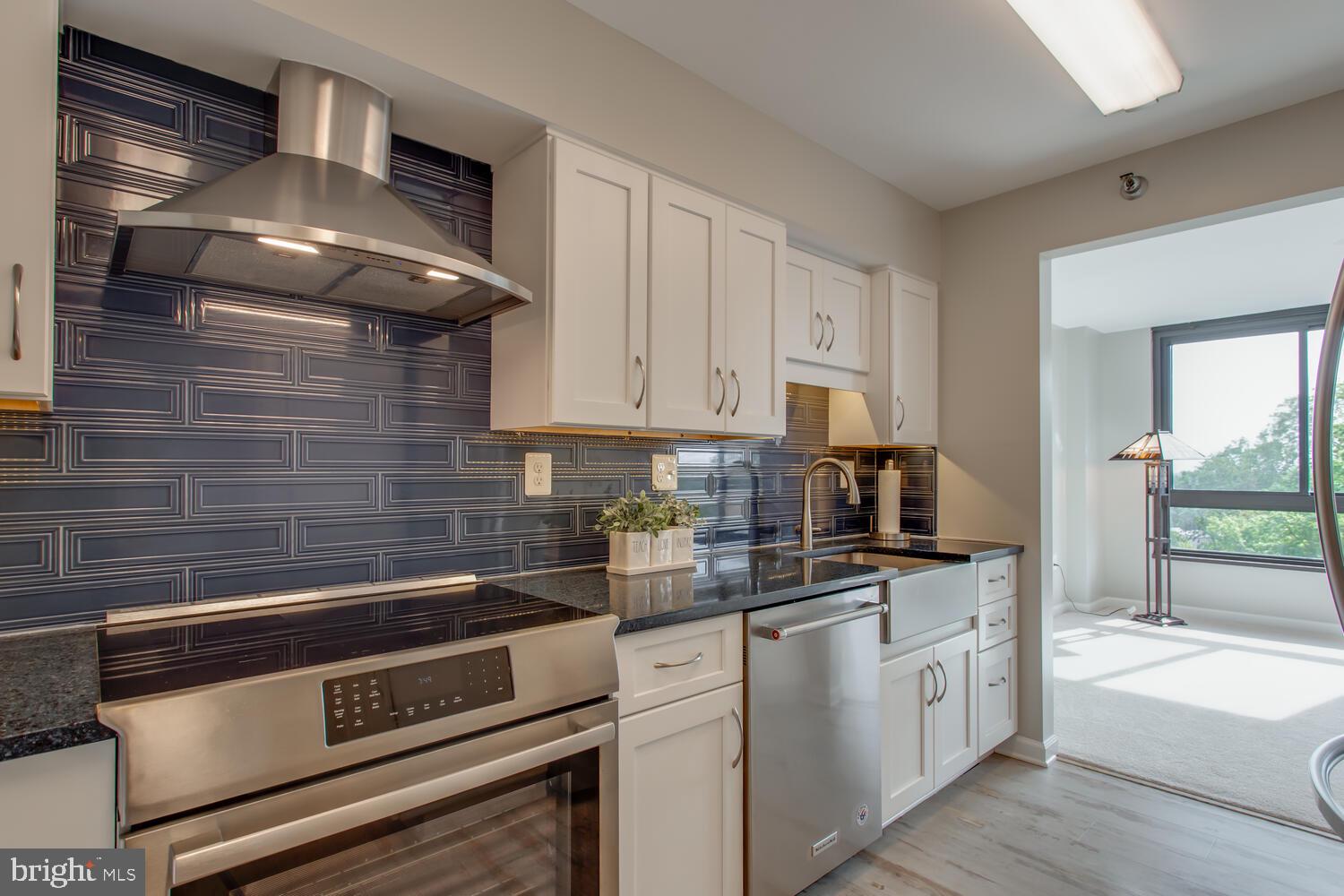 ENCORE OF MCLEAN - Residential