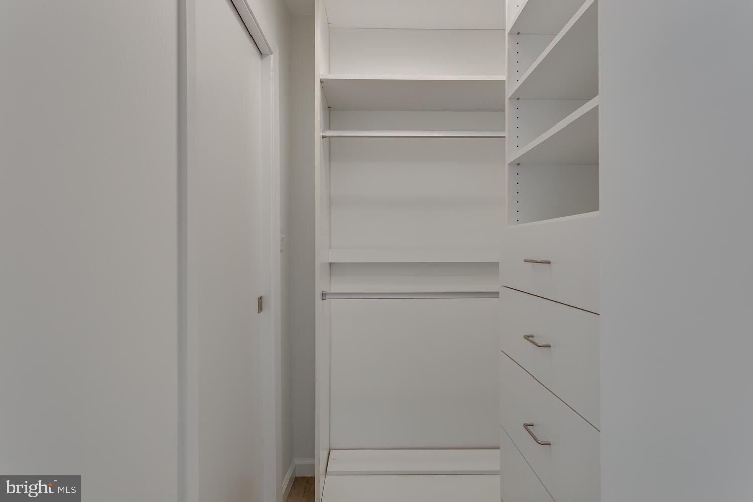 ENCORE OF MCLEAN - Residential