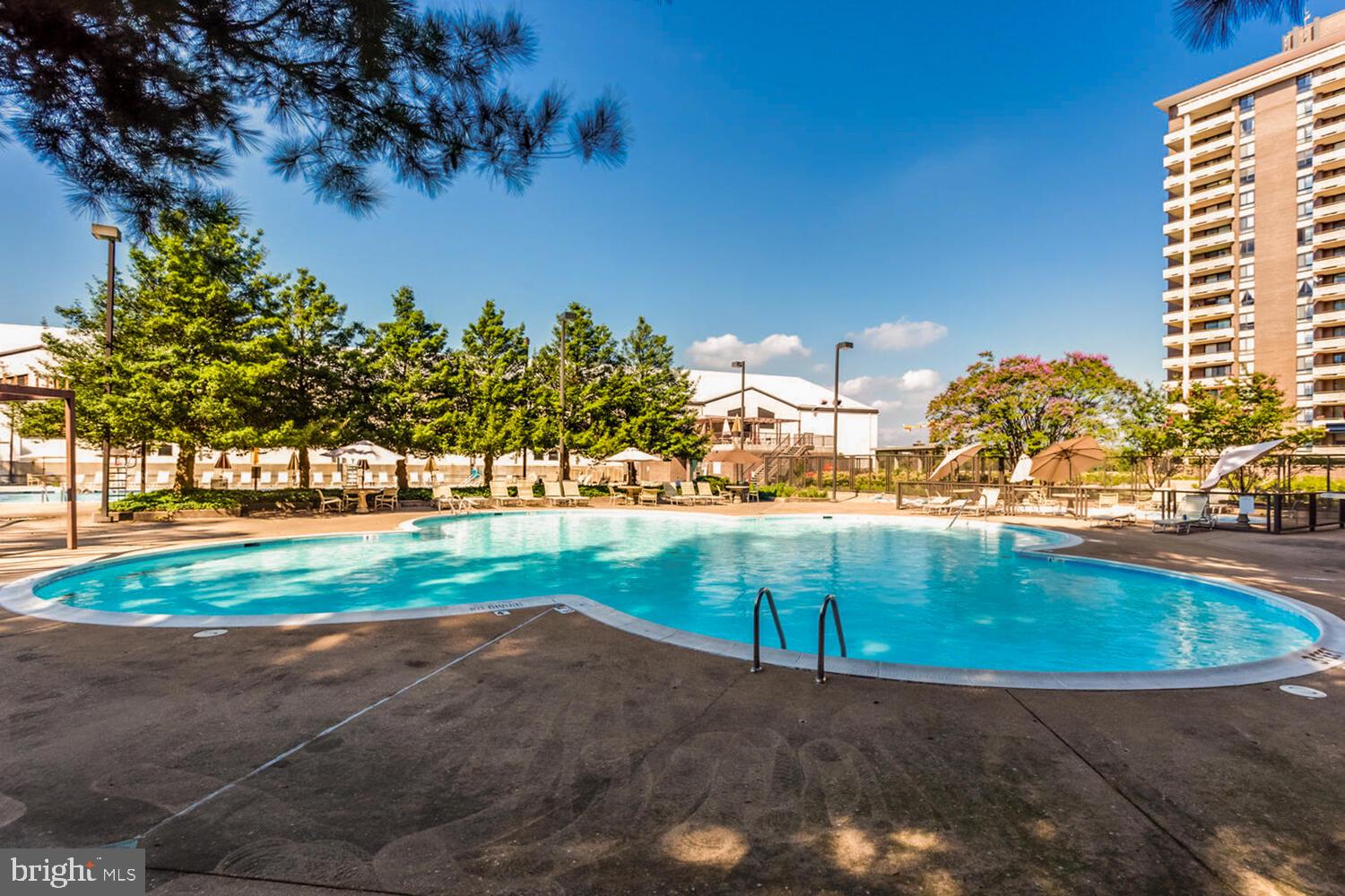 ENCORE OF MCLEAN - Residential