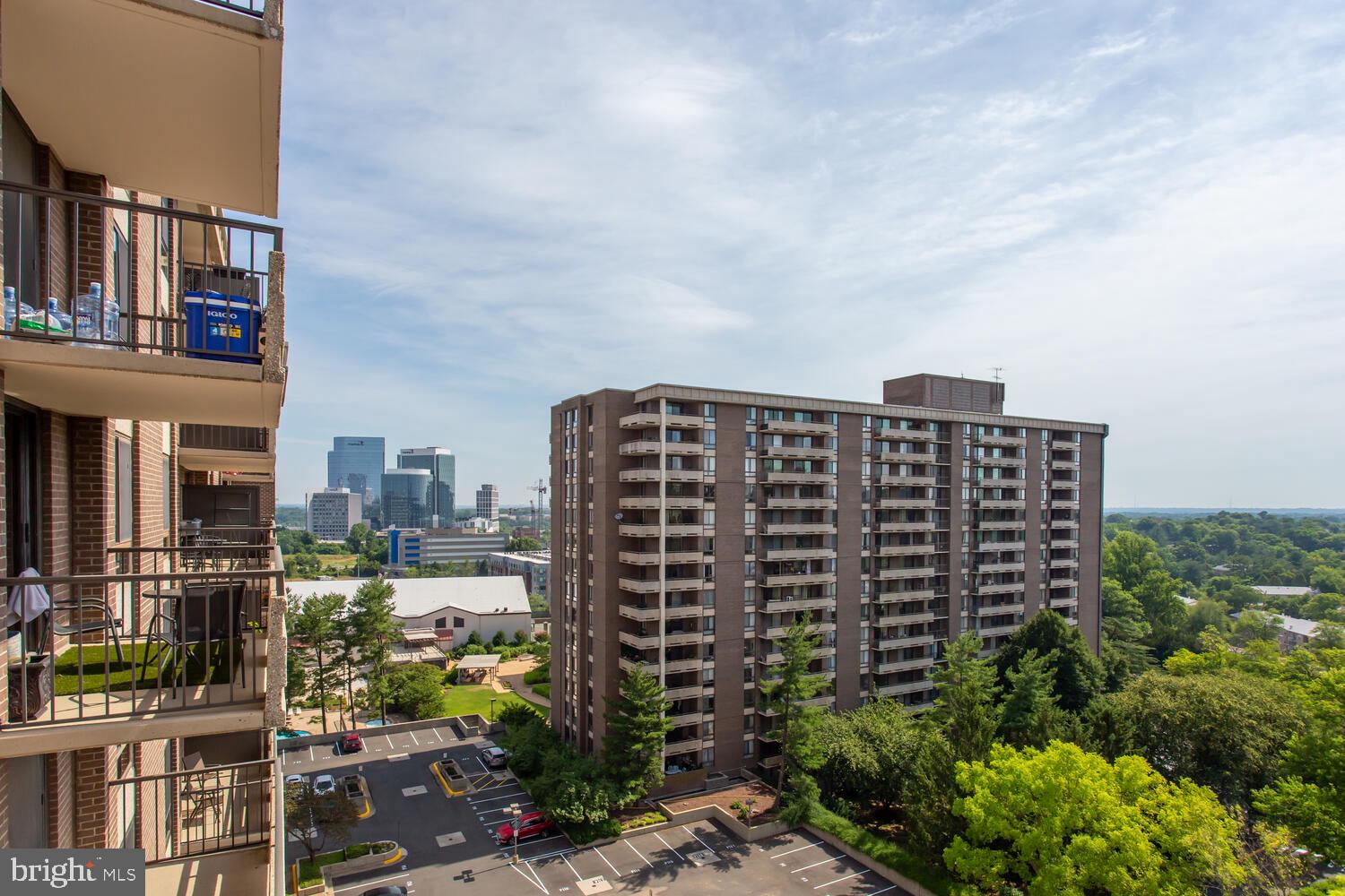 ENCORE OF MCLEAN - Residential