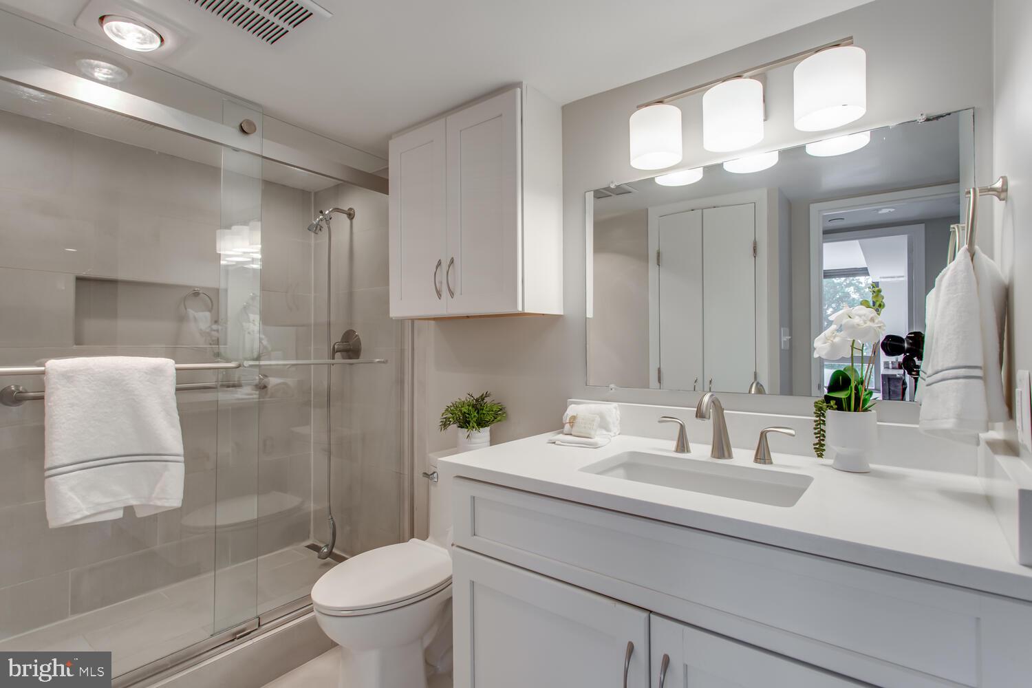 ENCORE OF MCLEAN - Residential