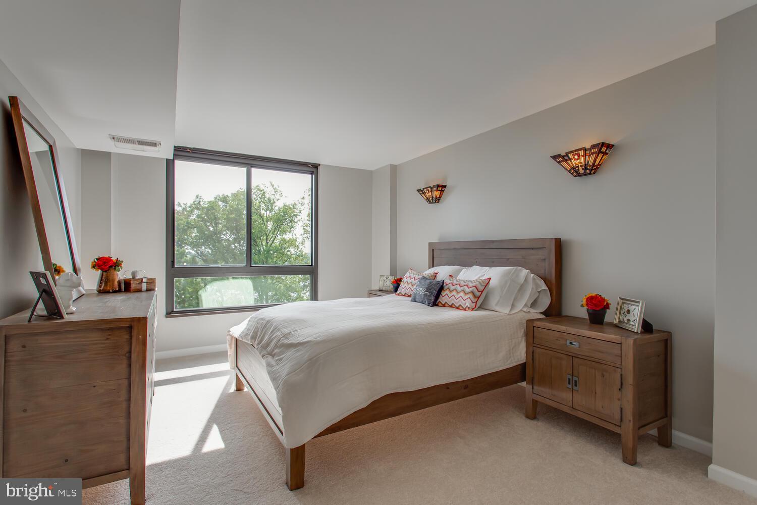 ENCORE OF MCLEAN - Residential