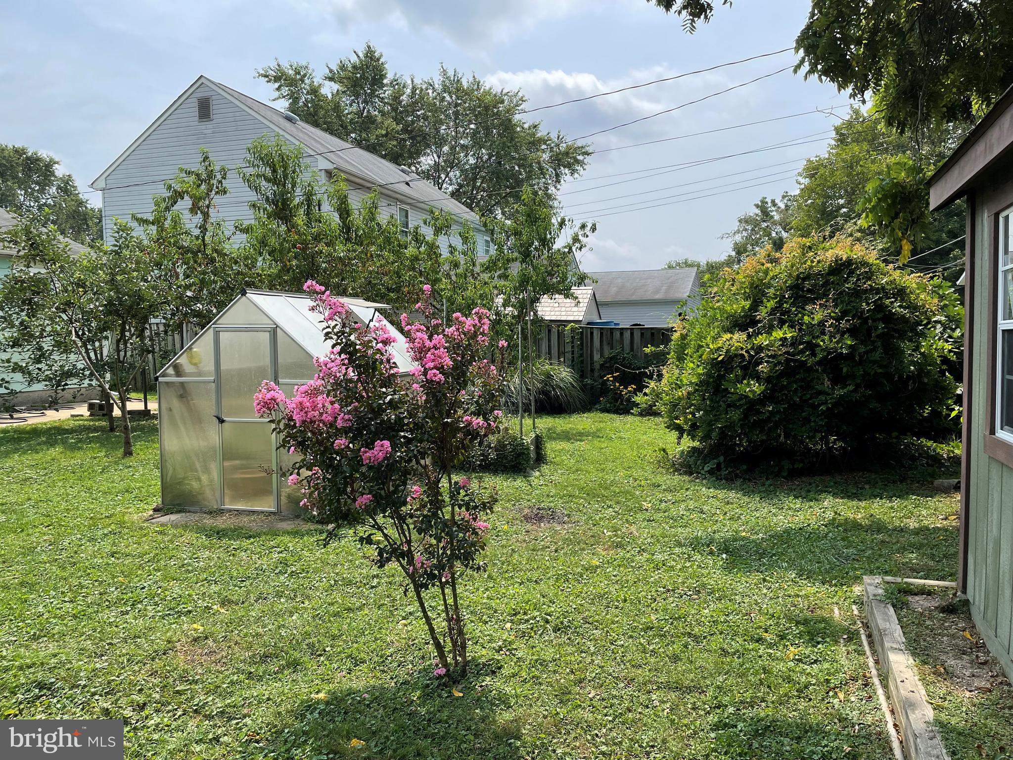 ELMWOOD - Residential