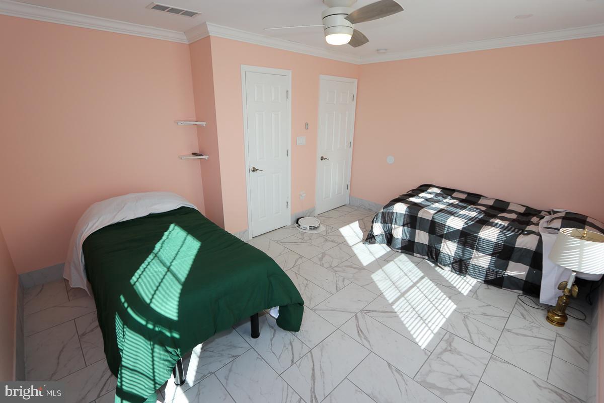 PHILADELPHIA (NORTHEAST) - Residential