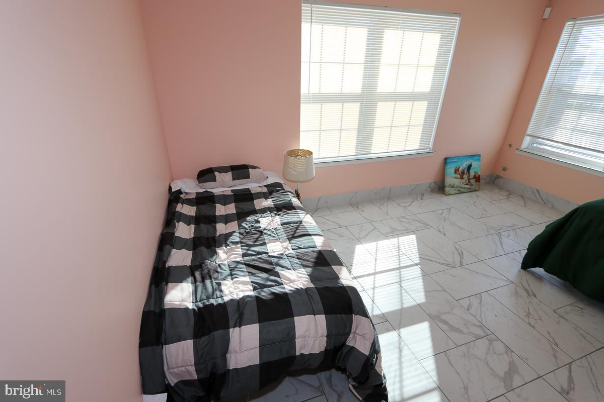 PHILADELPHIA (NORTHEAST) - Residential