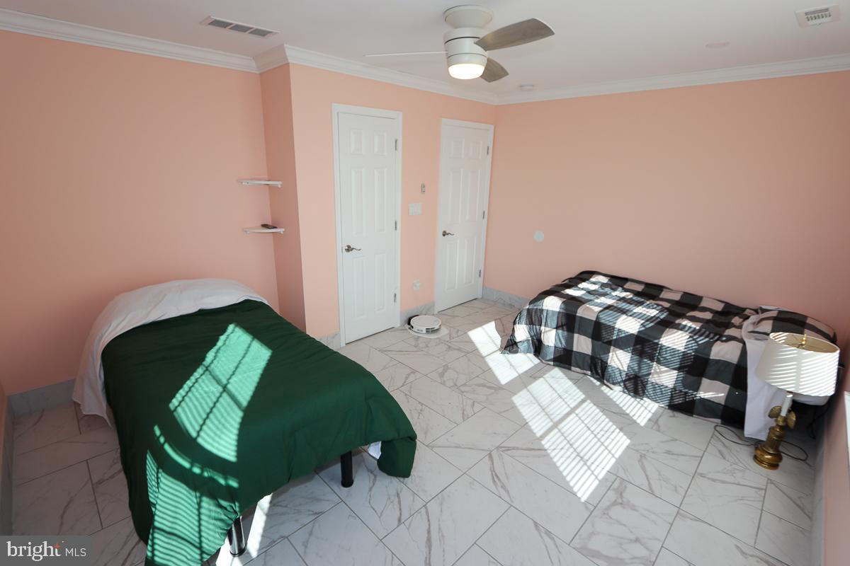 PHILADELPHIA (NORTHEAST) - Residential