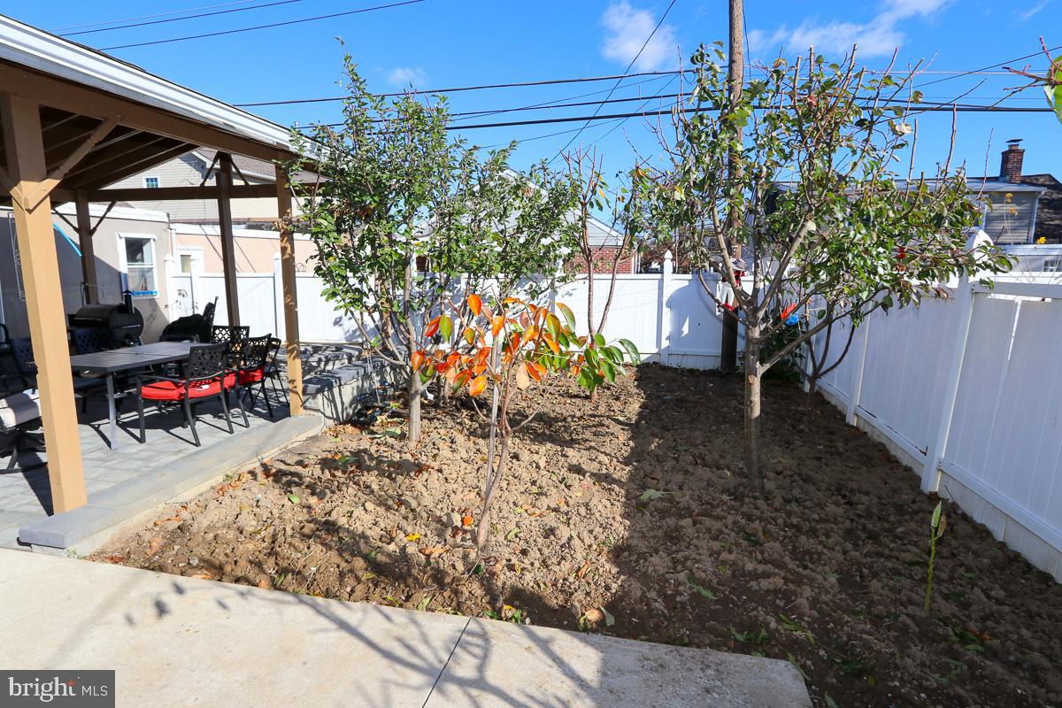 PHILADELPHIA (NORTHEAST) - Residential