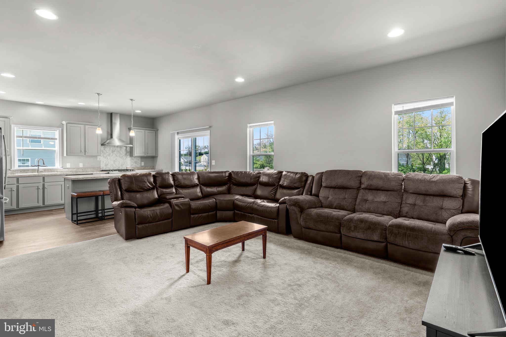 JEFFERSON COURT - Residential