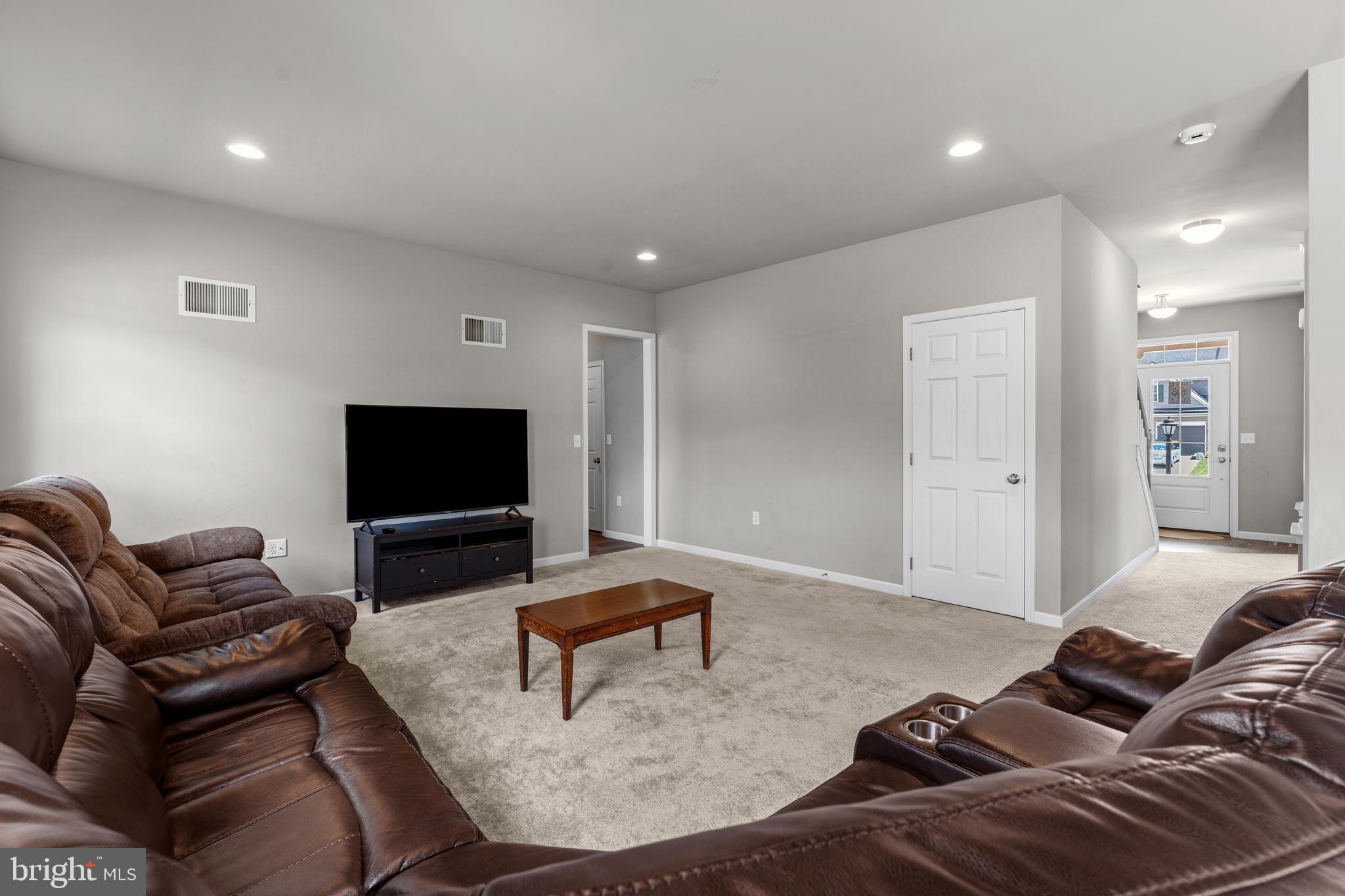 JEFFERSON COURT - Residential