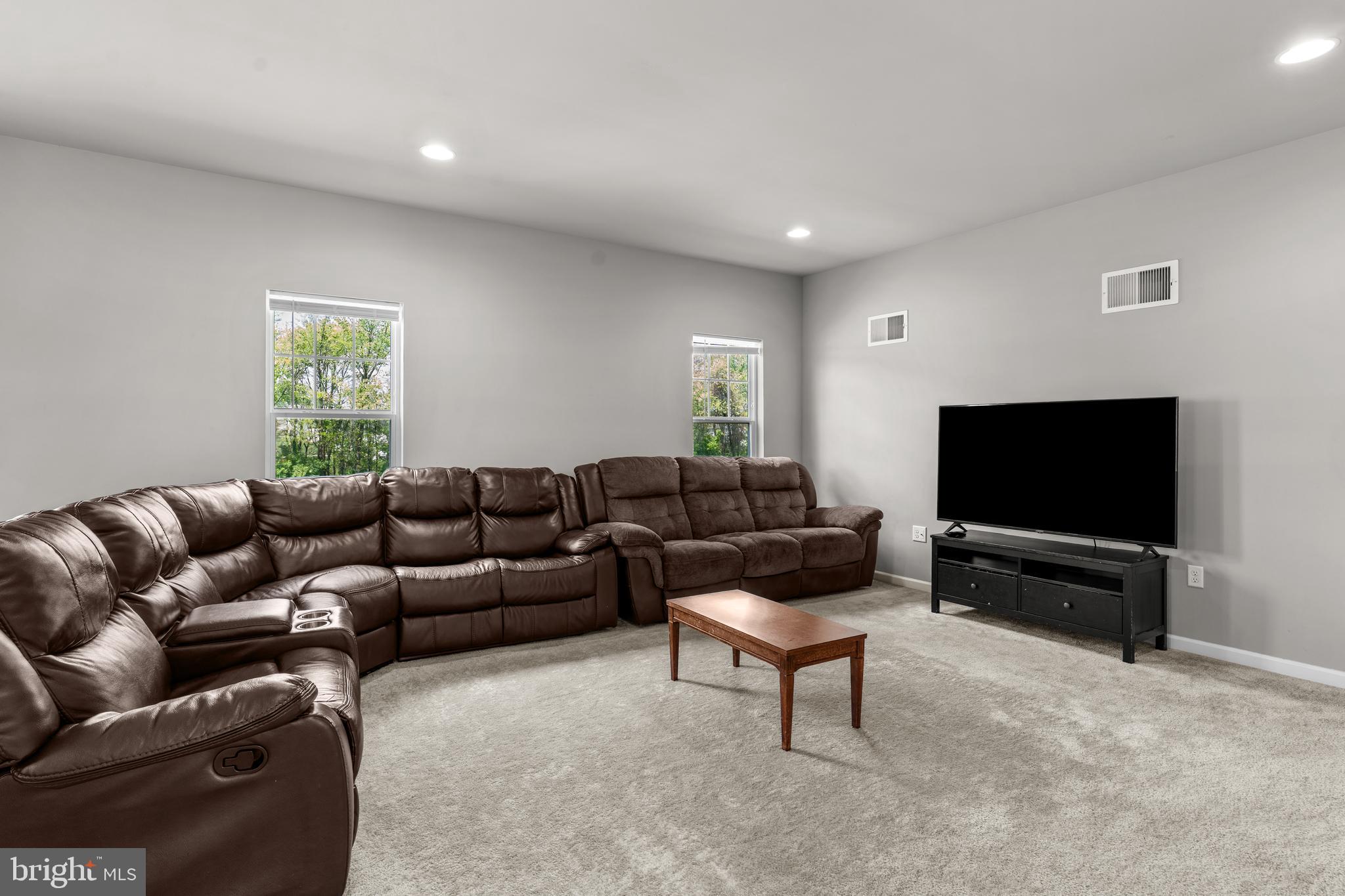 JEFFERSON COURT - Residential