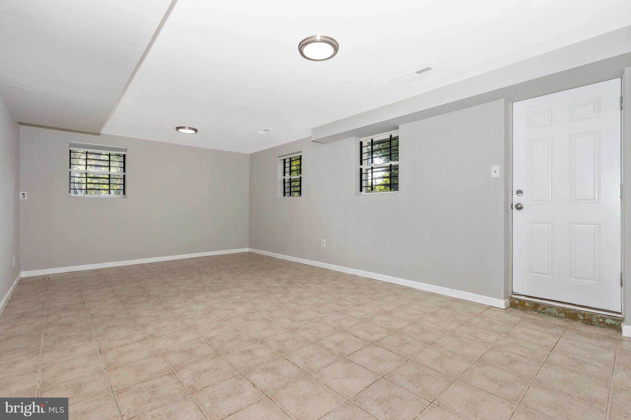 TEN ACRES - Residential