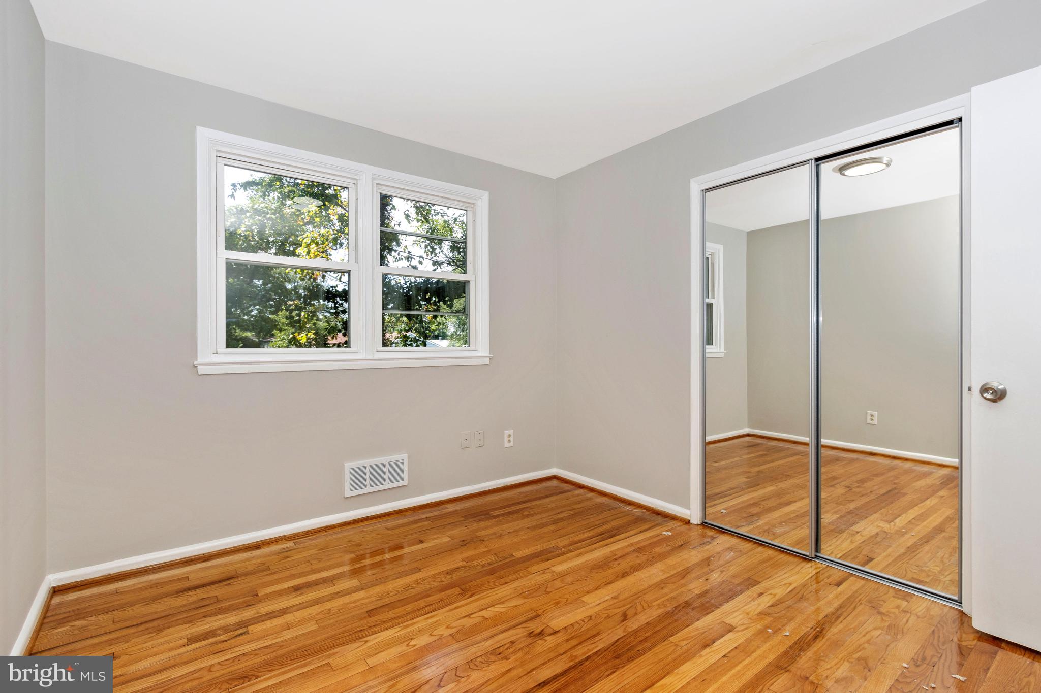 TEN ACRES - Residential