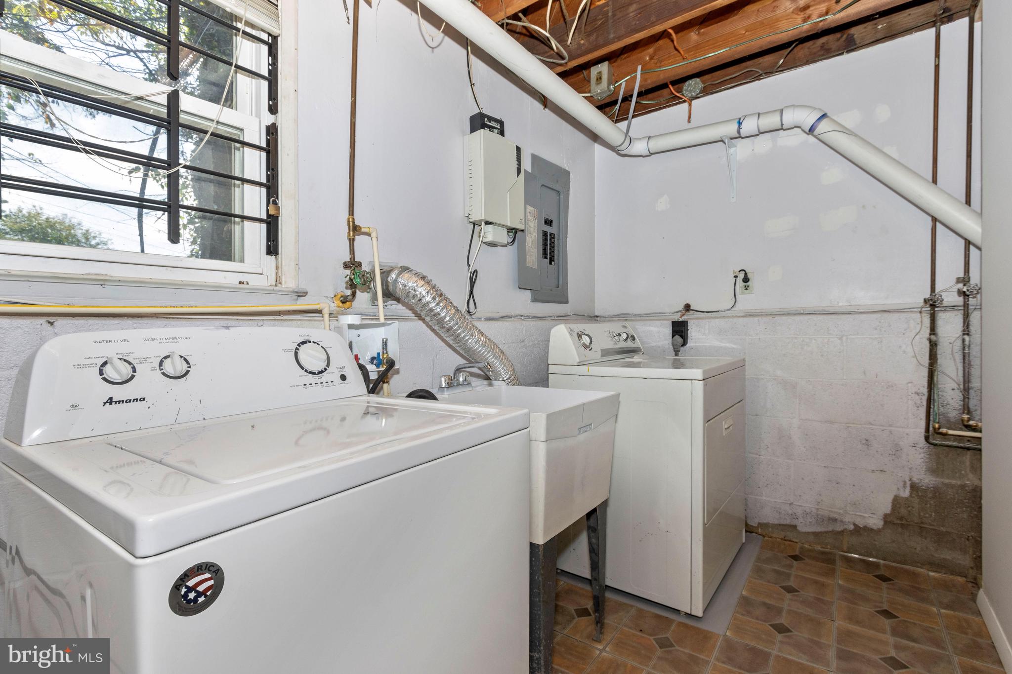 TEN ACRES - Residential