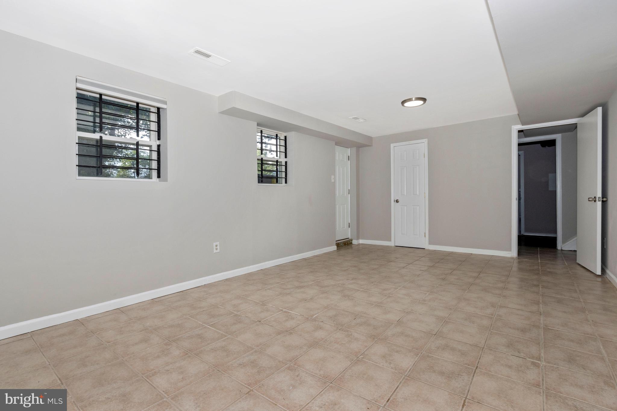 TEN ACRES - Residential