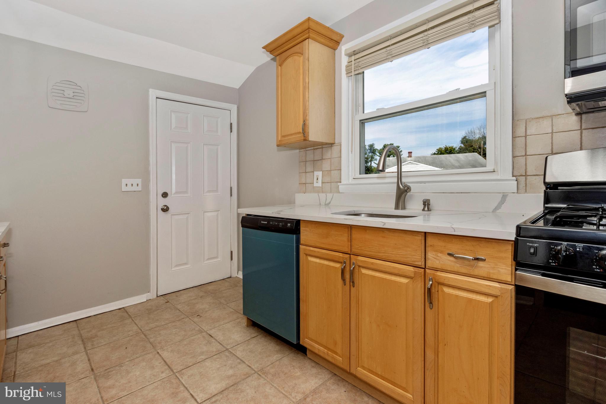 TEN ACRES - Residential