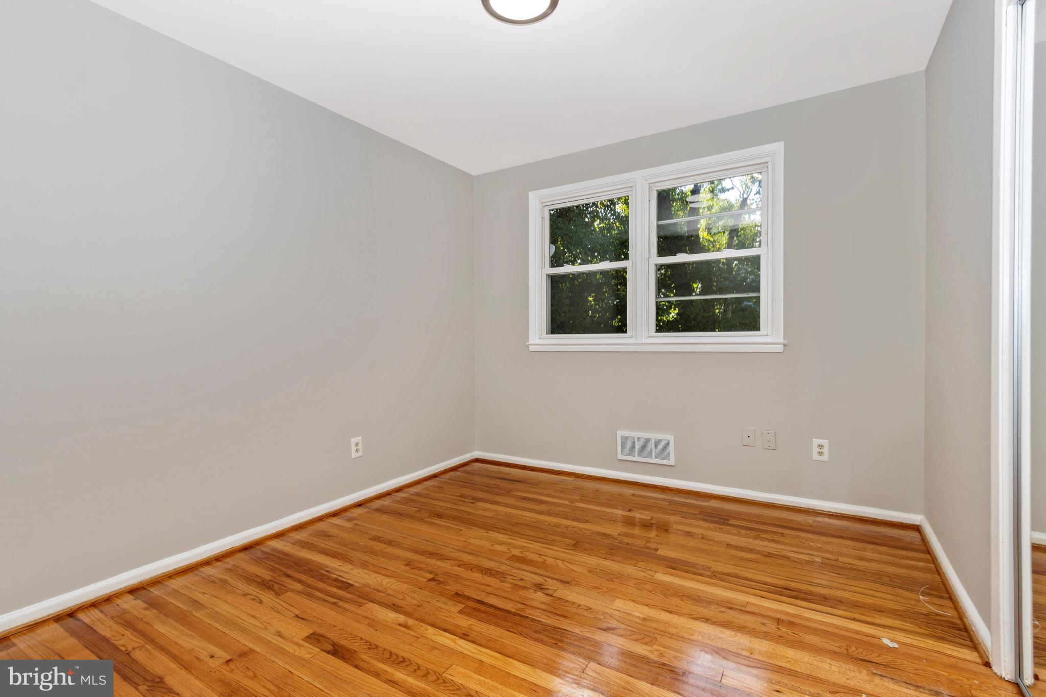 TEN ACRES - Residential