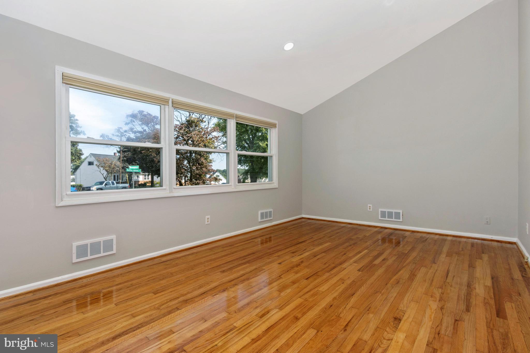 TEN ACRES - Residential