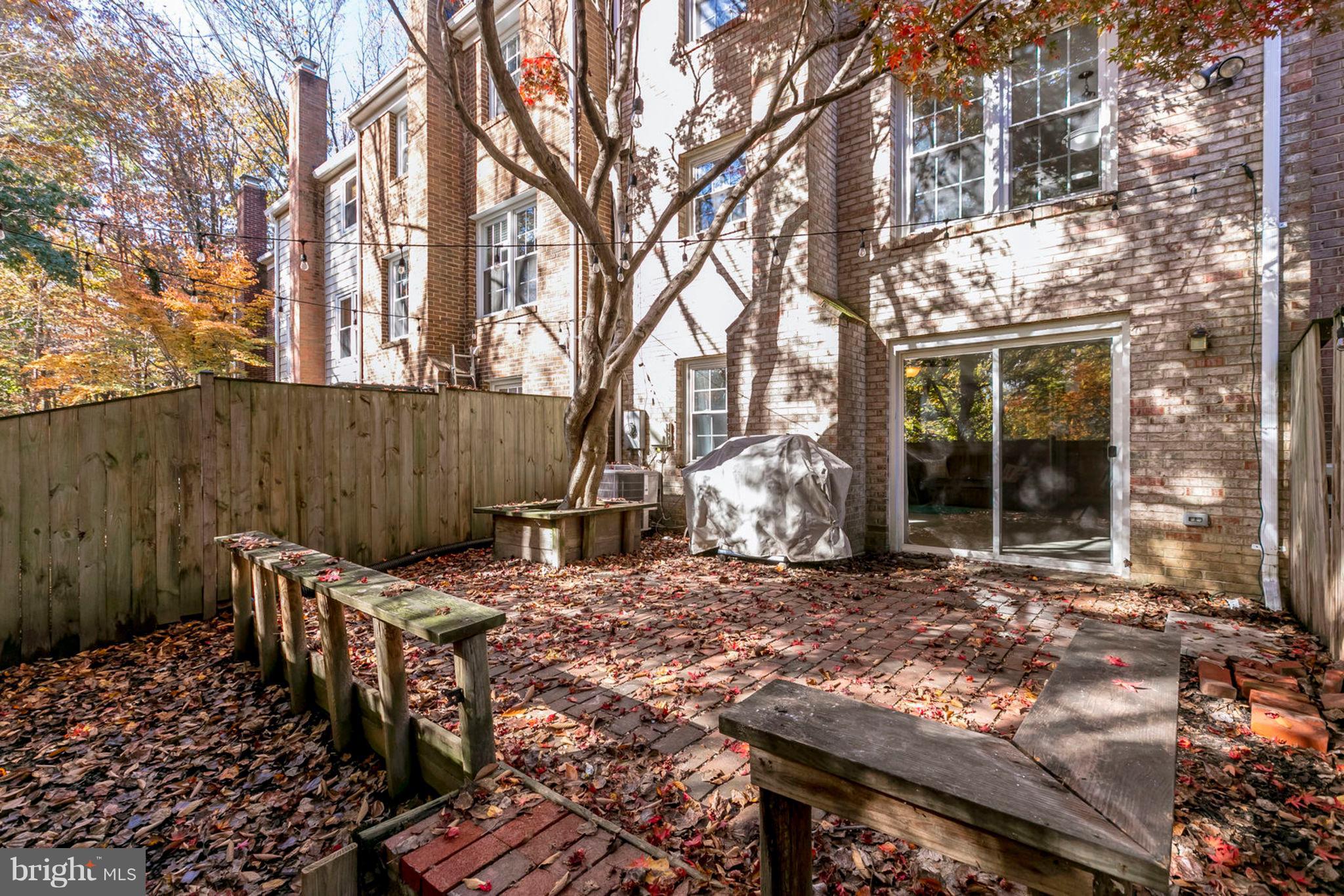 SARATOGA TOWNHOUSES - Residential